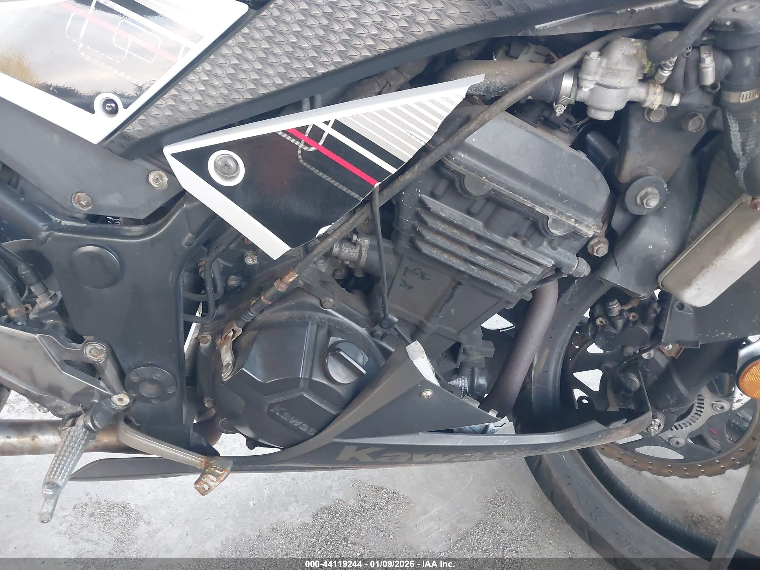 KAWASAKI EX300 image 8