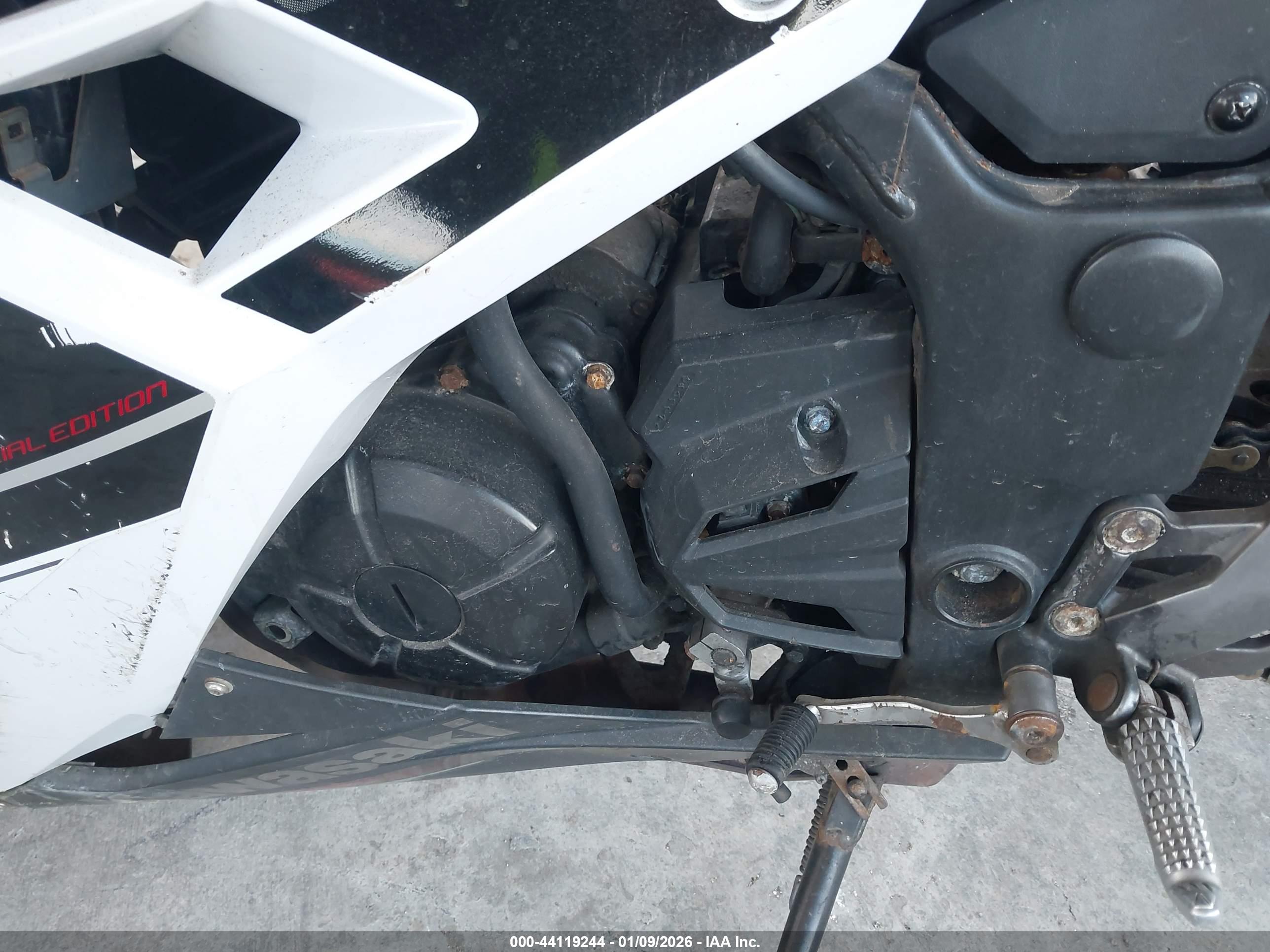 KAWASAKI EX300 image 9