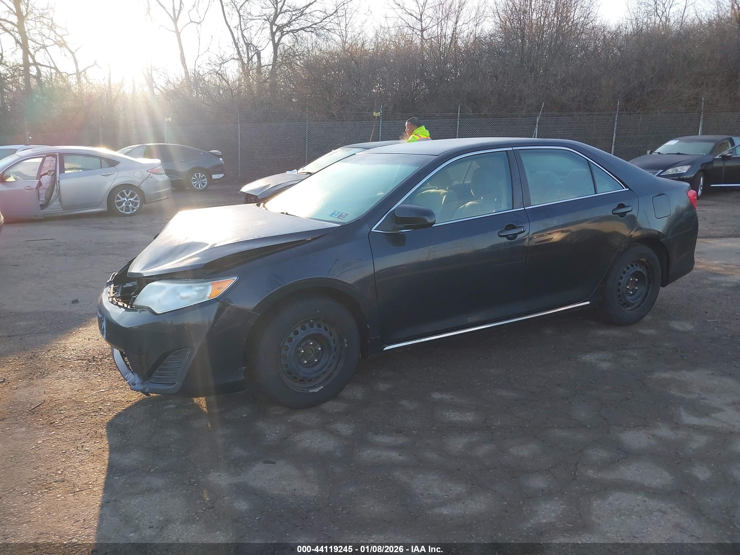 TOYOTA CAMRY image 2
