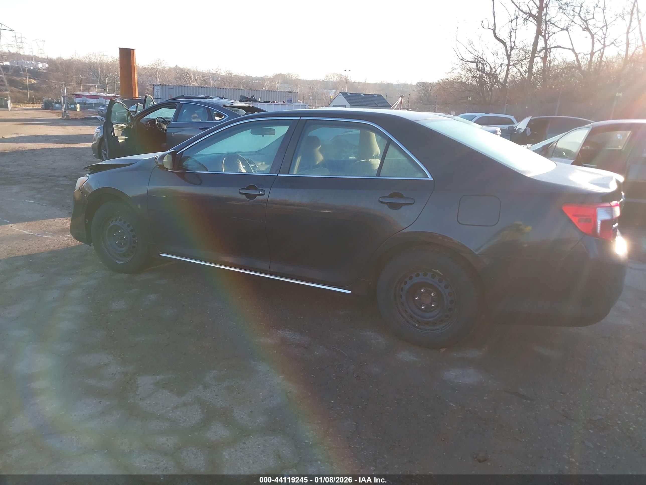 TOYOTA CAMRY image 3