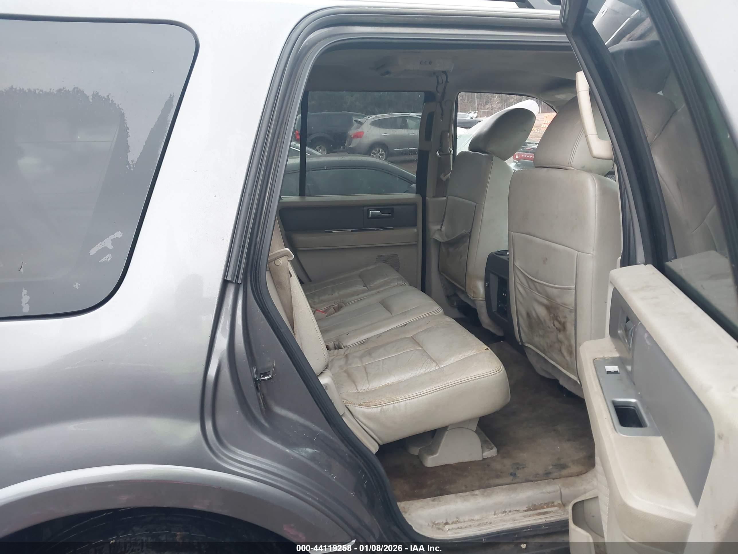 FORD EXPEDITION image 8