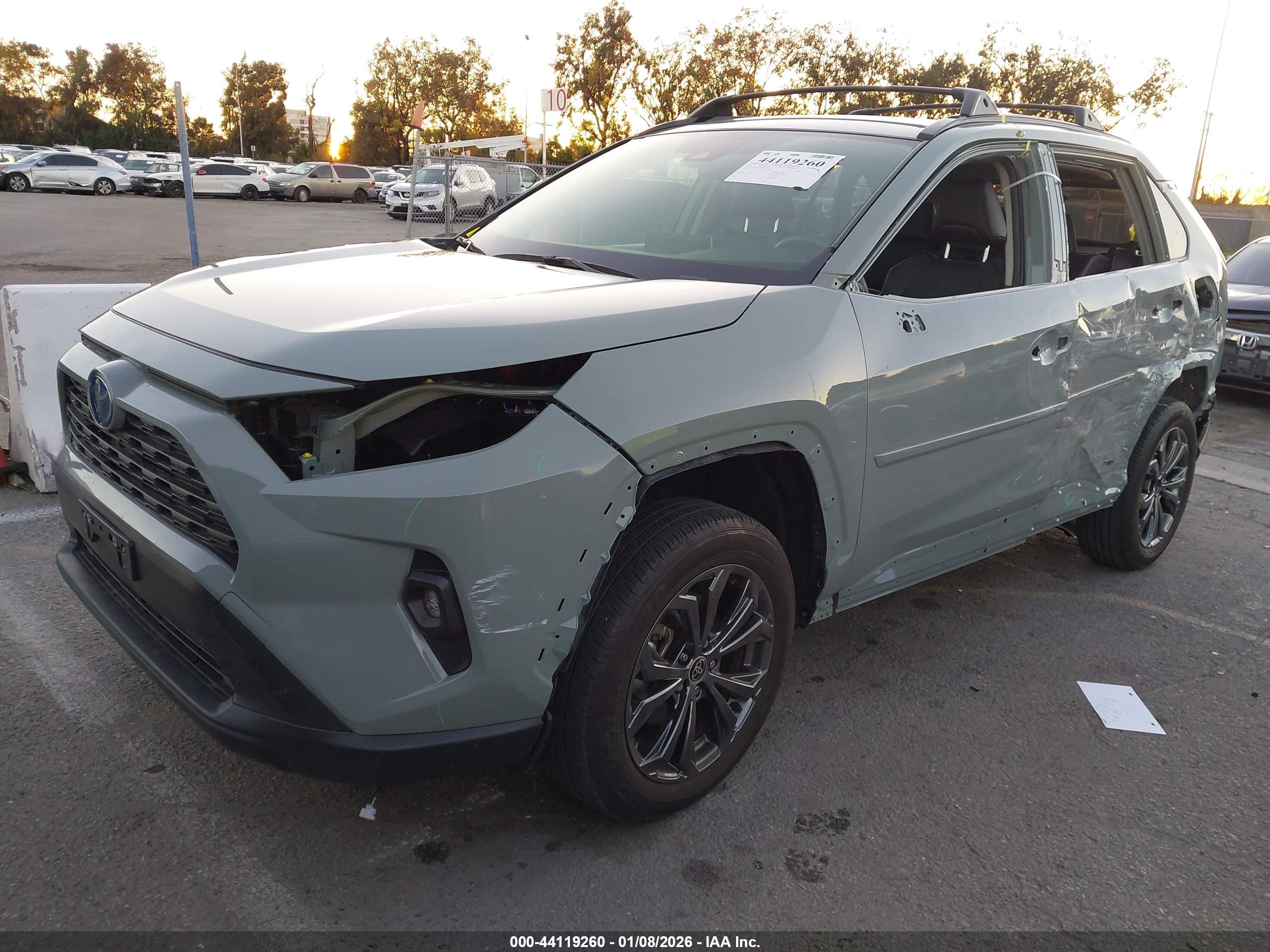 TOYOTA RAV4 image 2