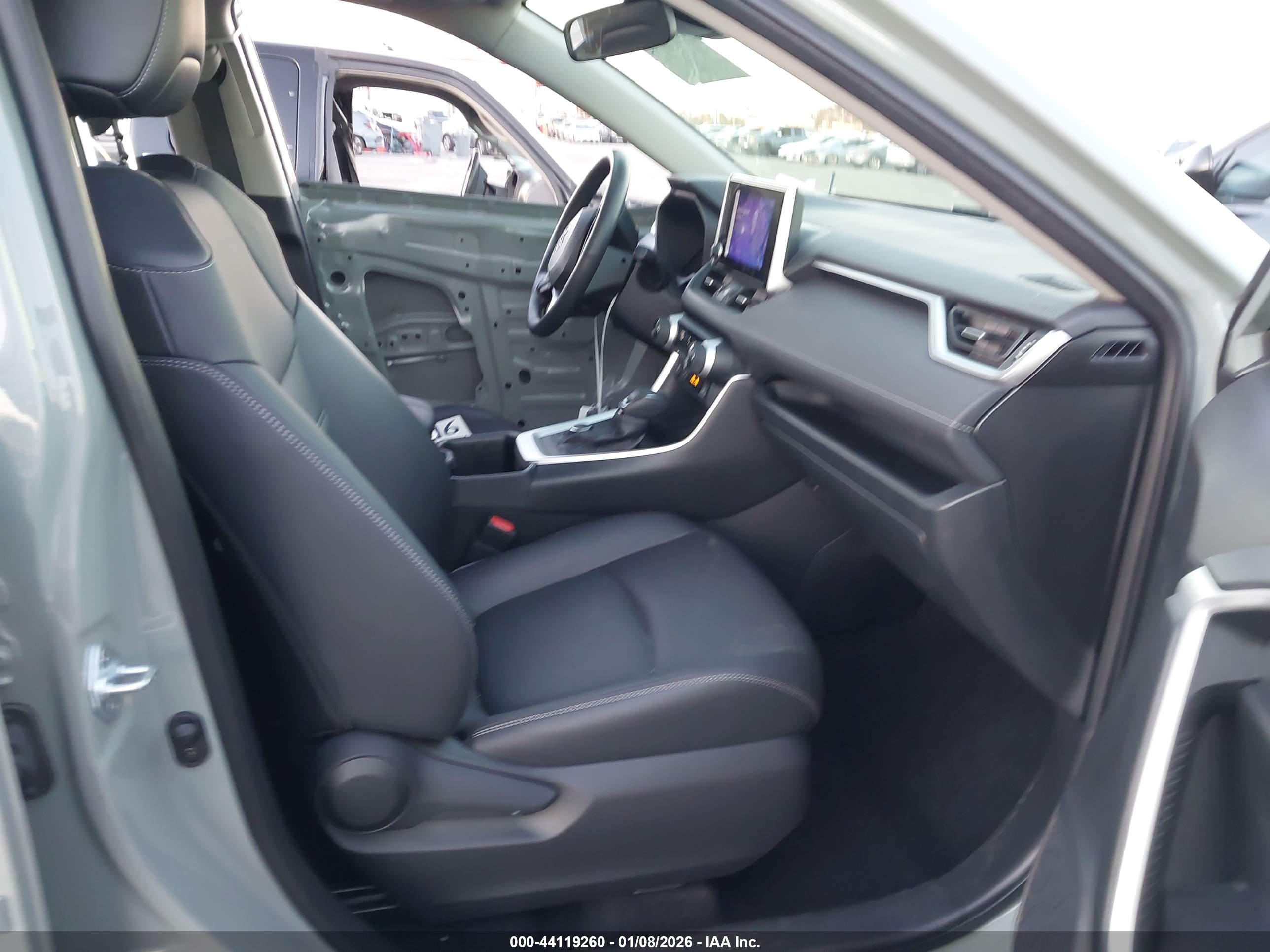 TOYOTA RAV4 image 5