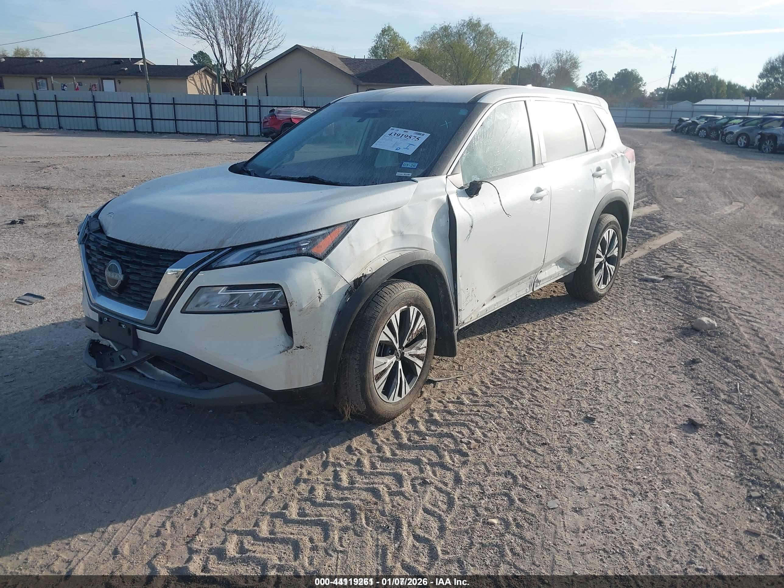 NISSAN ROGUE image 2
