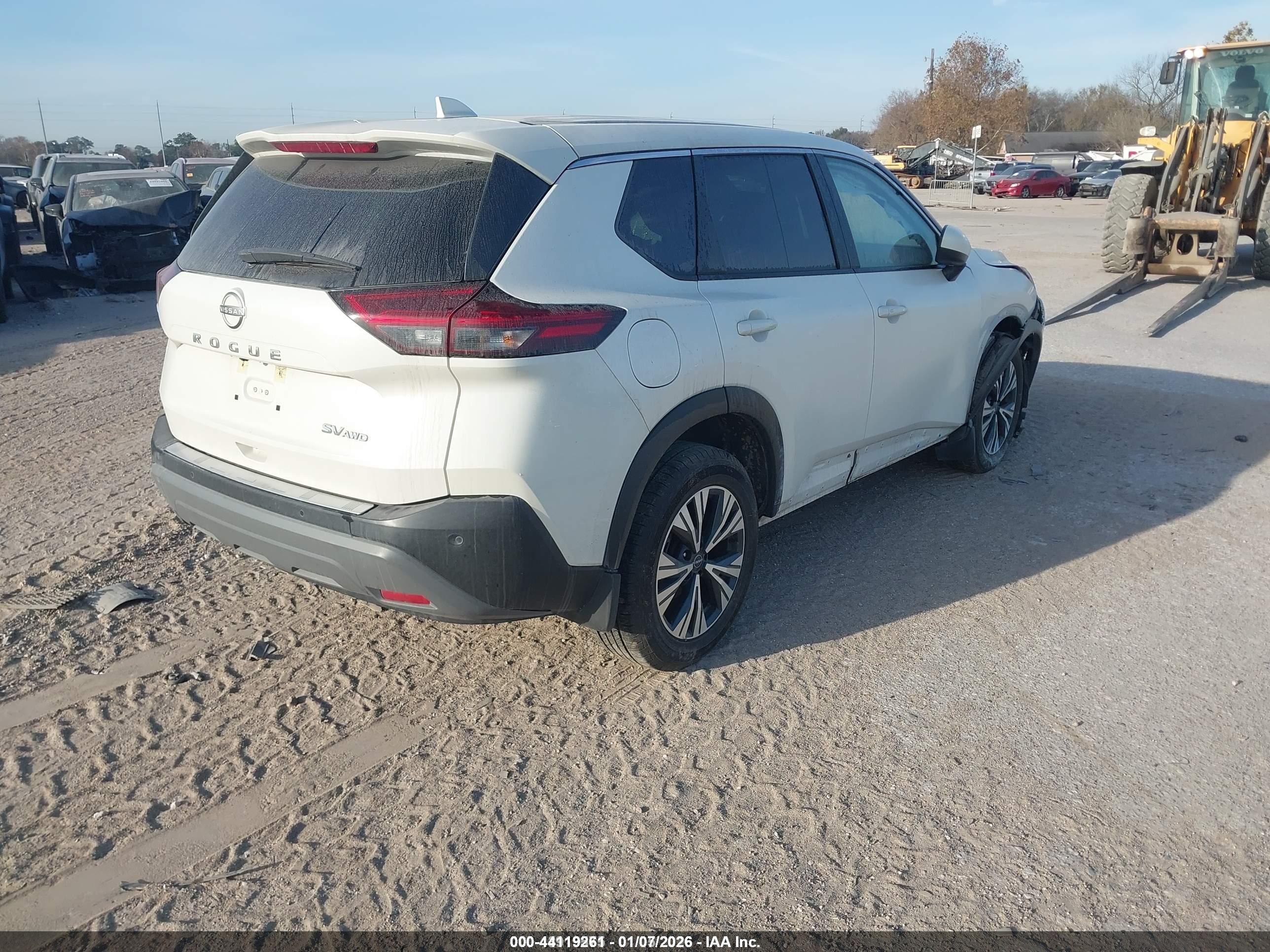 NISSAN ROGUE image 4
