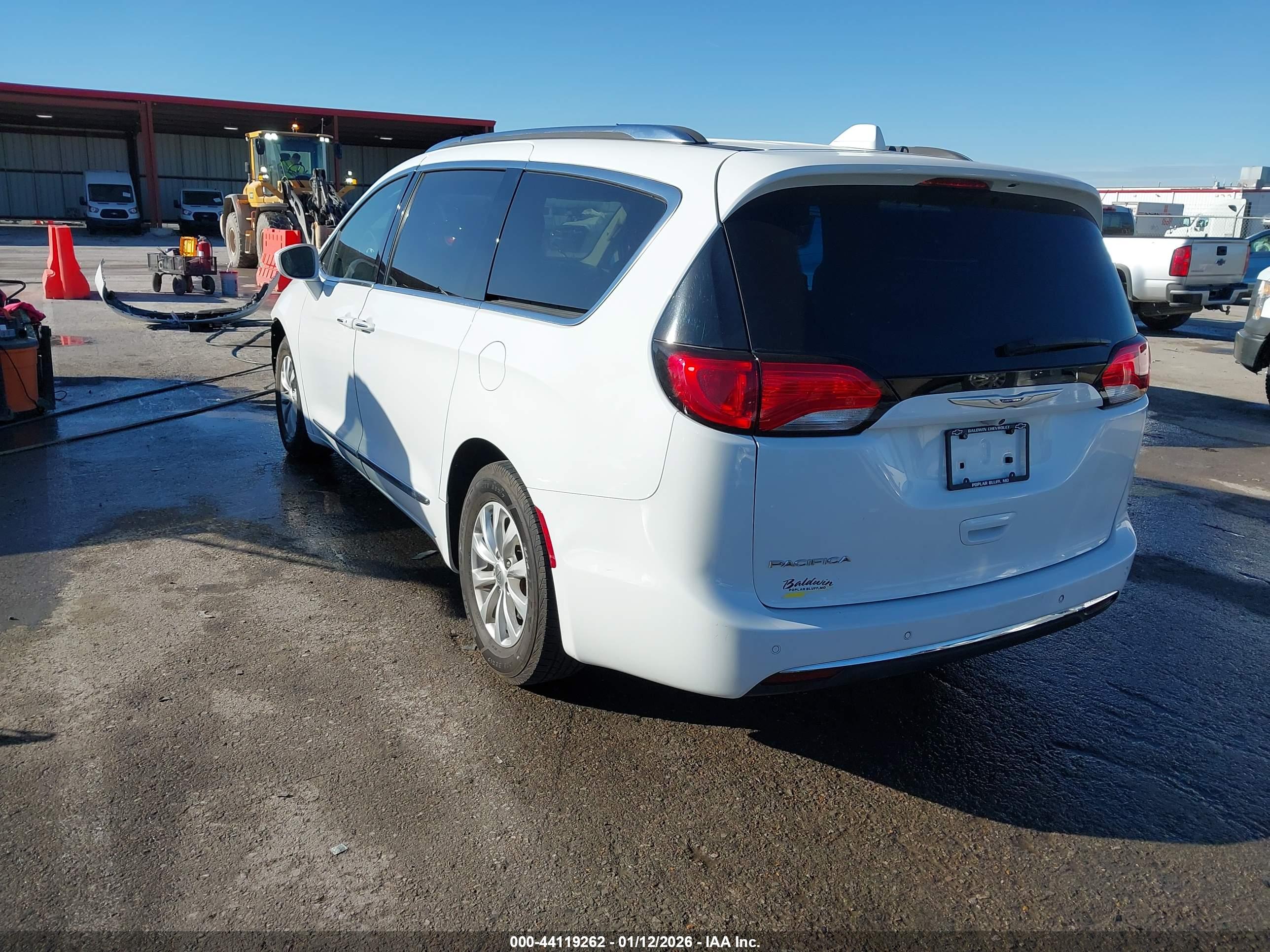 CHRYSLER PACIFICA image 3