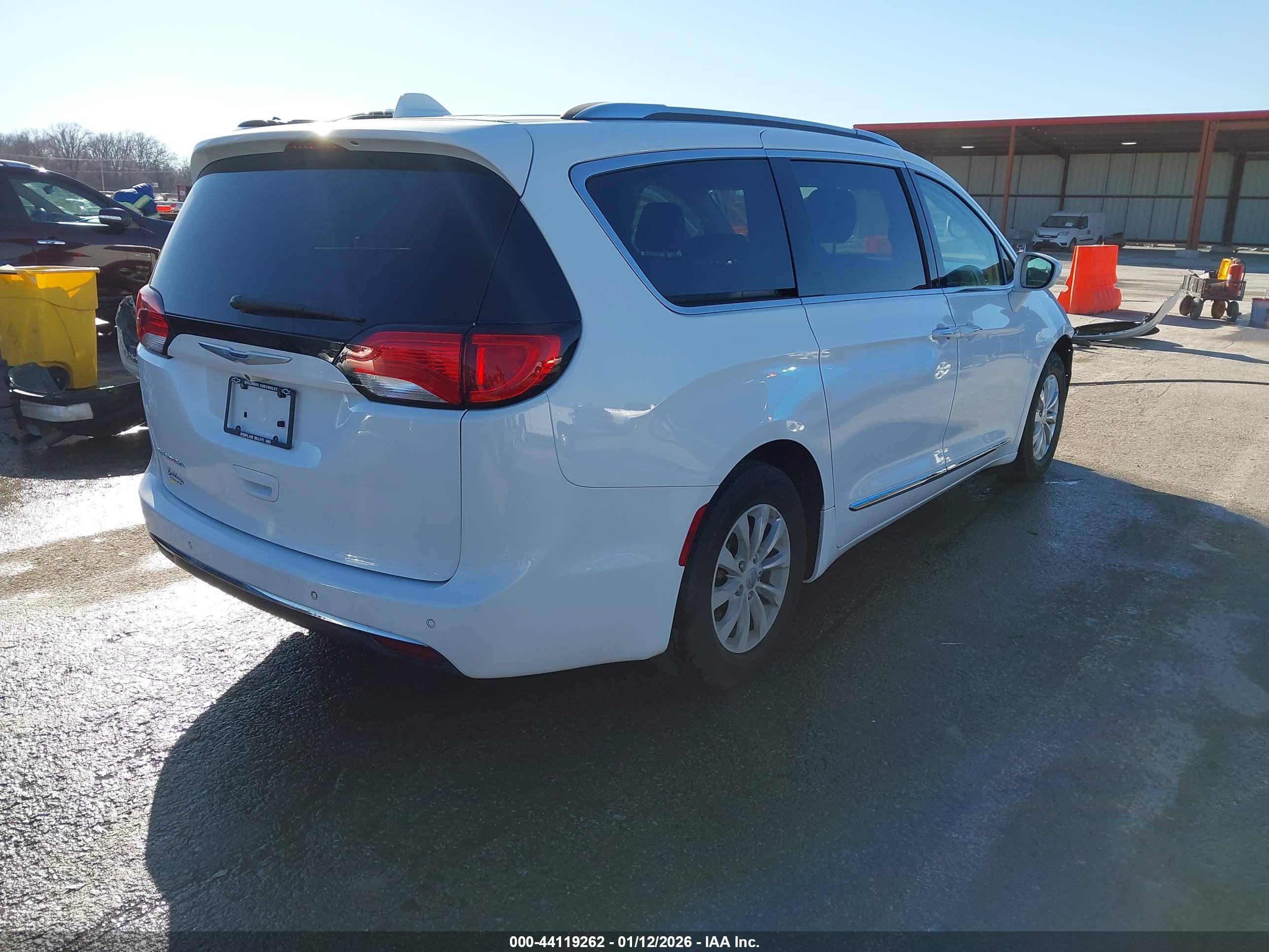 CHRYSLER PACIFICA image 4