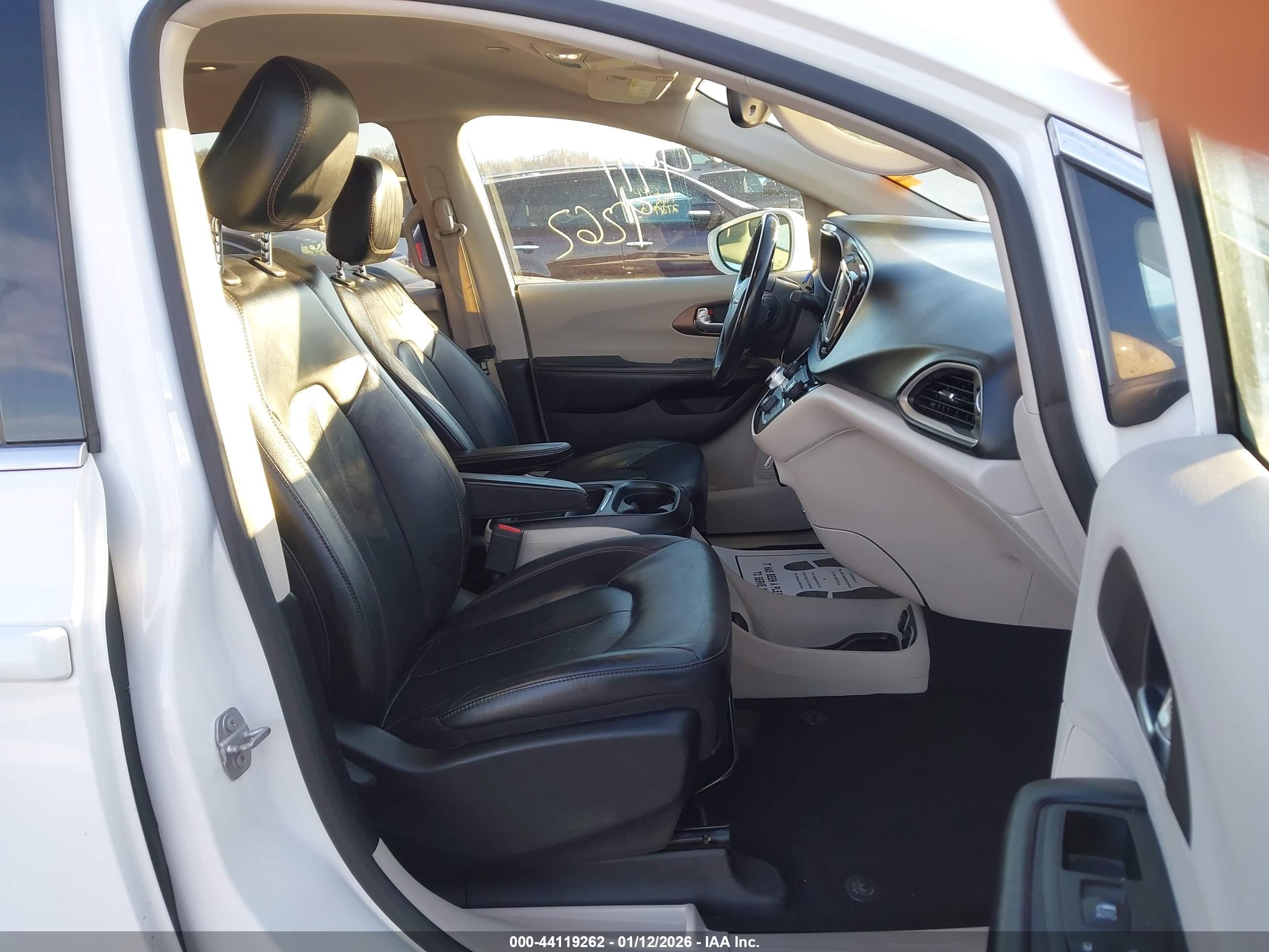 CHRYSLER PACIFICA image 5