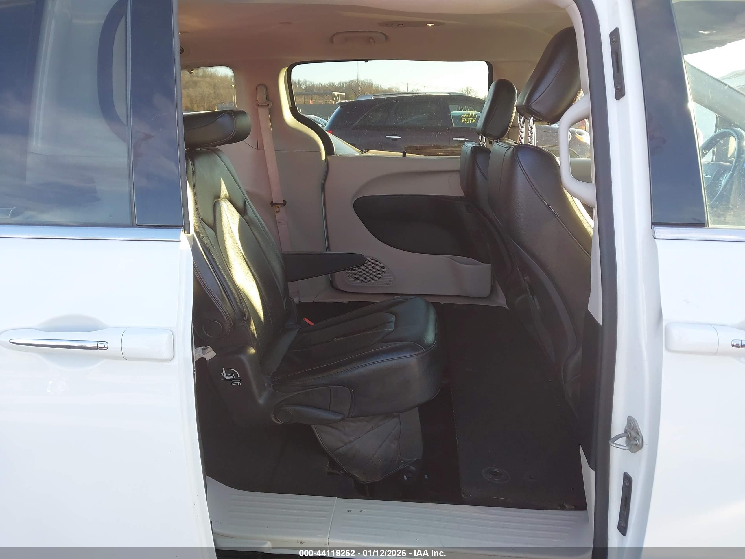 CHRYSLER PACIFICA image 8