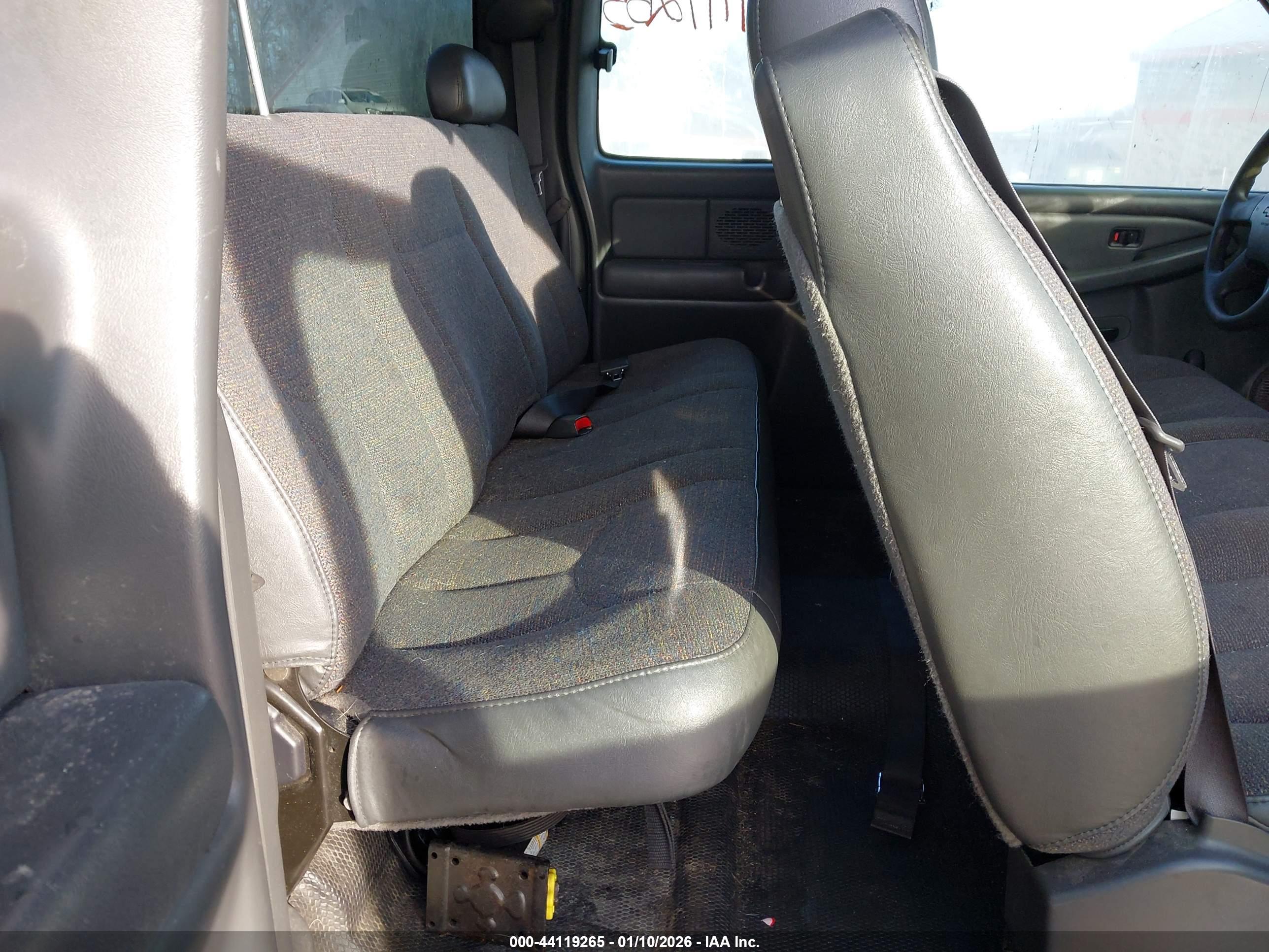 CHEVROLET SILVERADO image 8