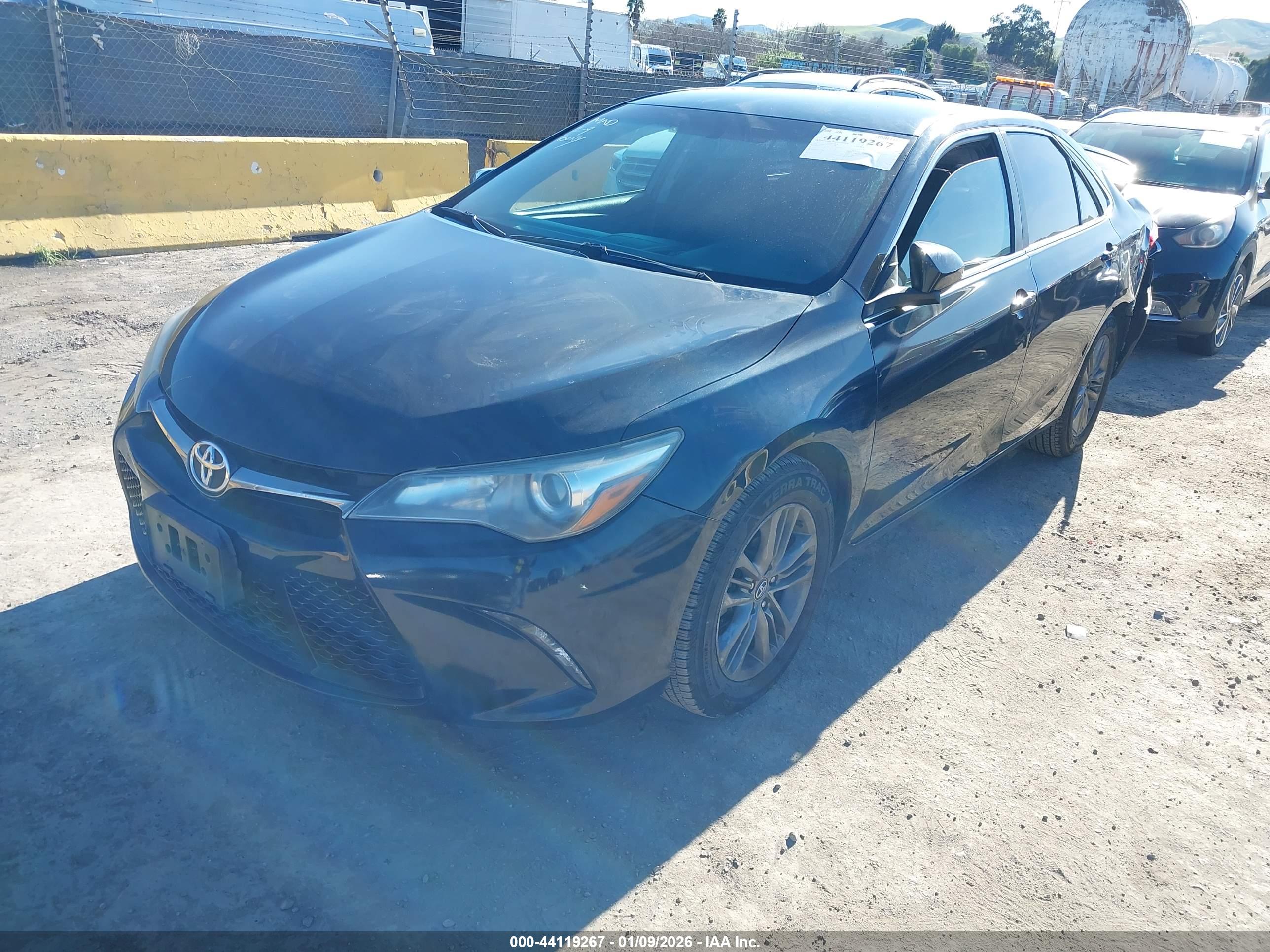 TOYOTA CAMRY image 2