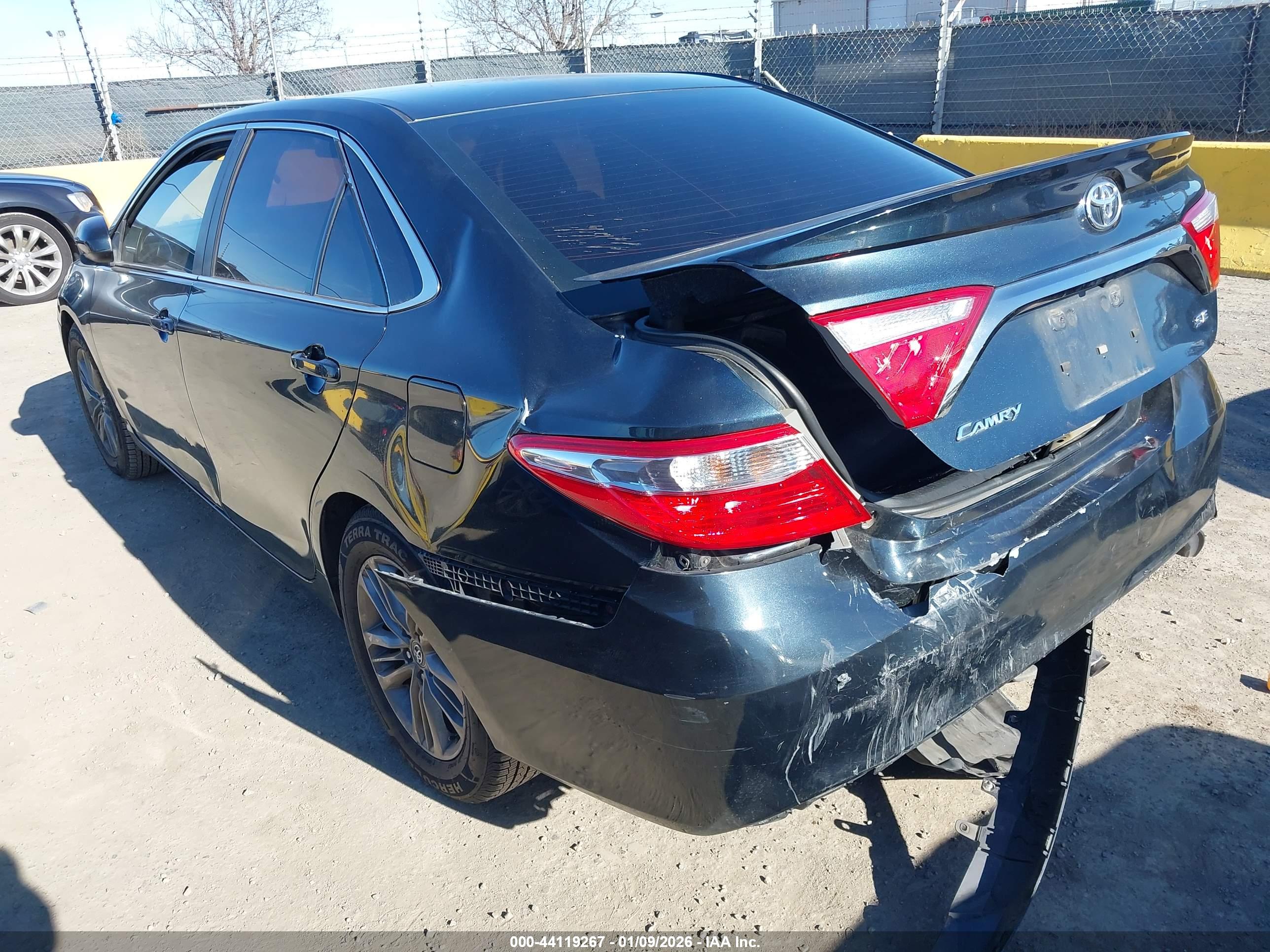 TOYOTA CAMRY image 3