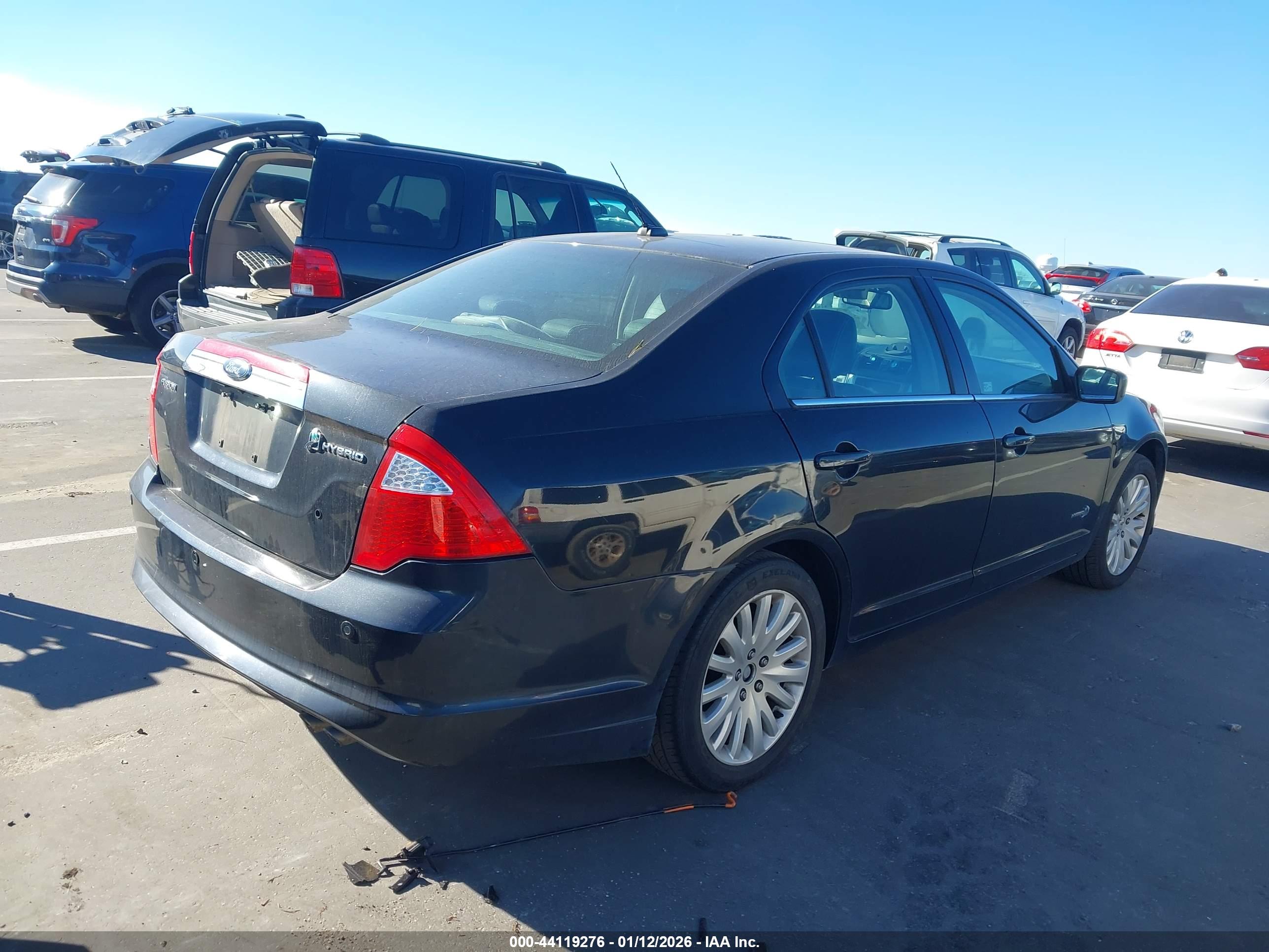 FORD FUSION image 4
