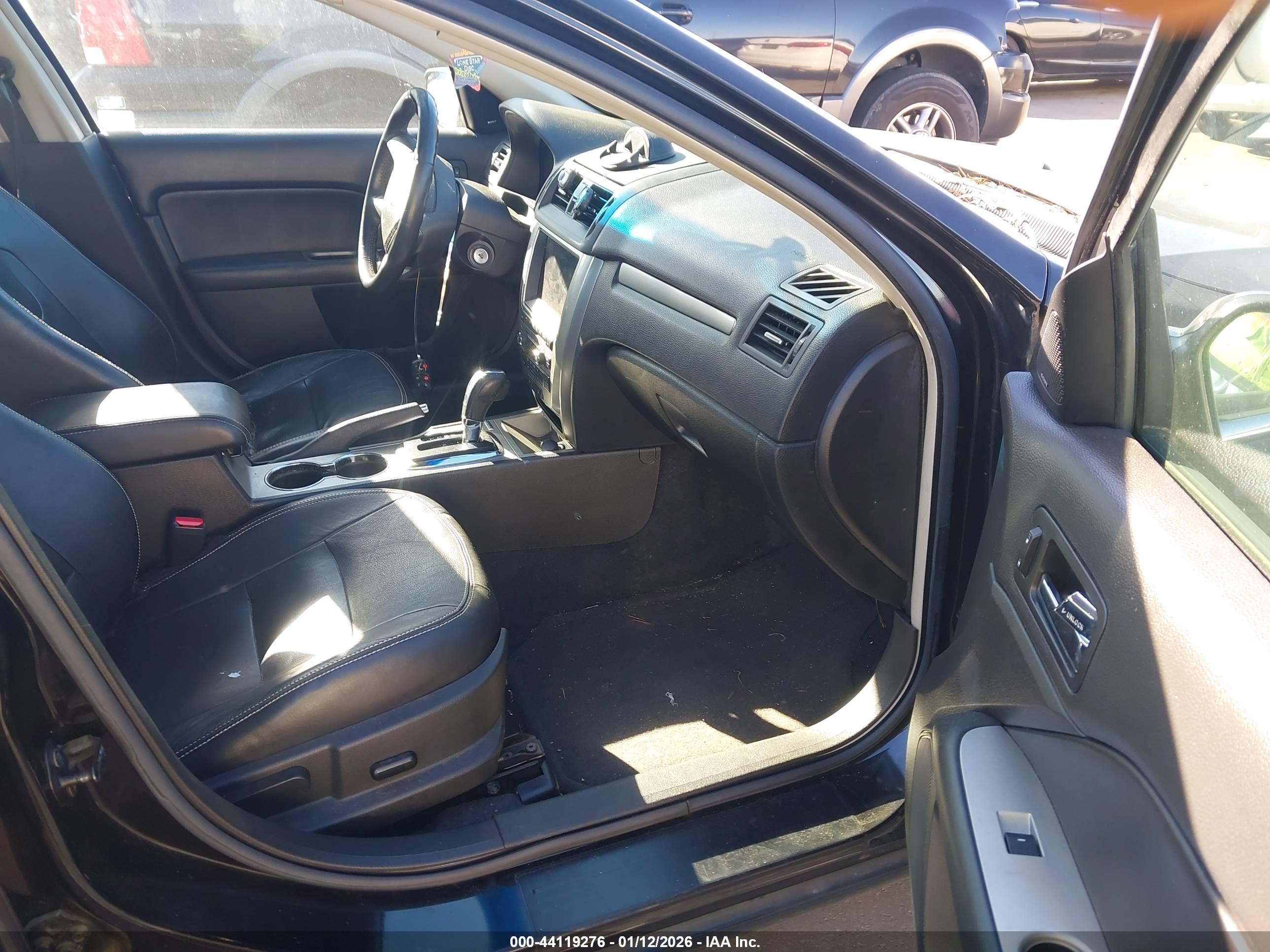 FORD FUSION image 5