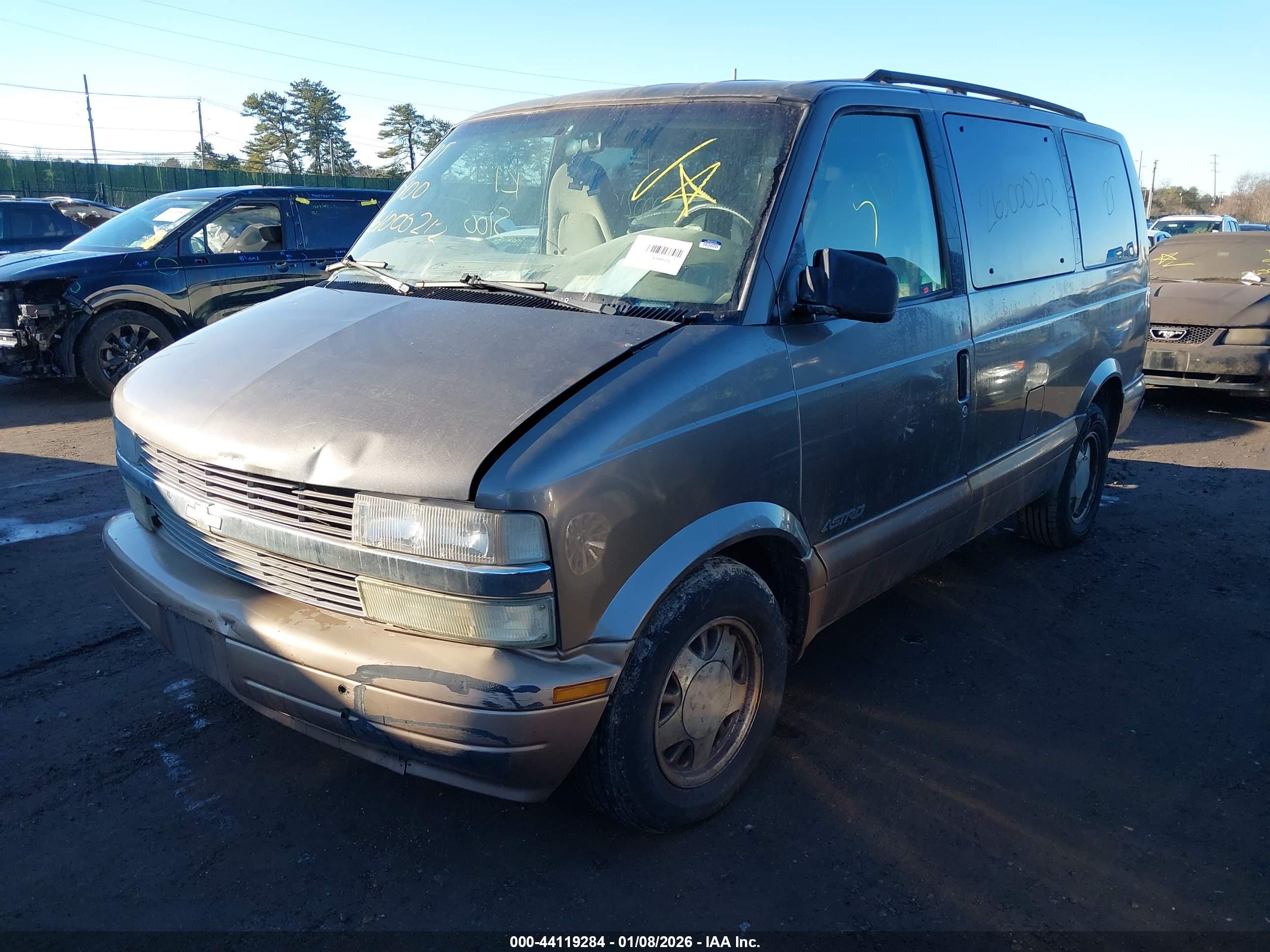 CHEVROLET ASTRO image 2