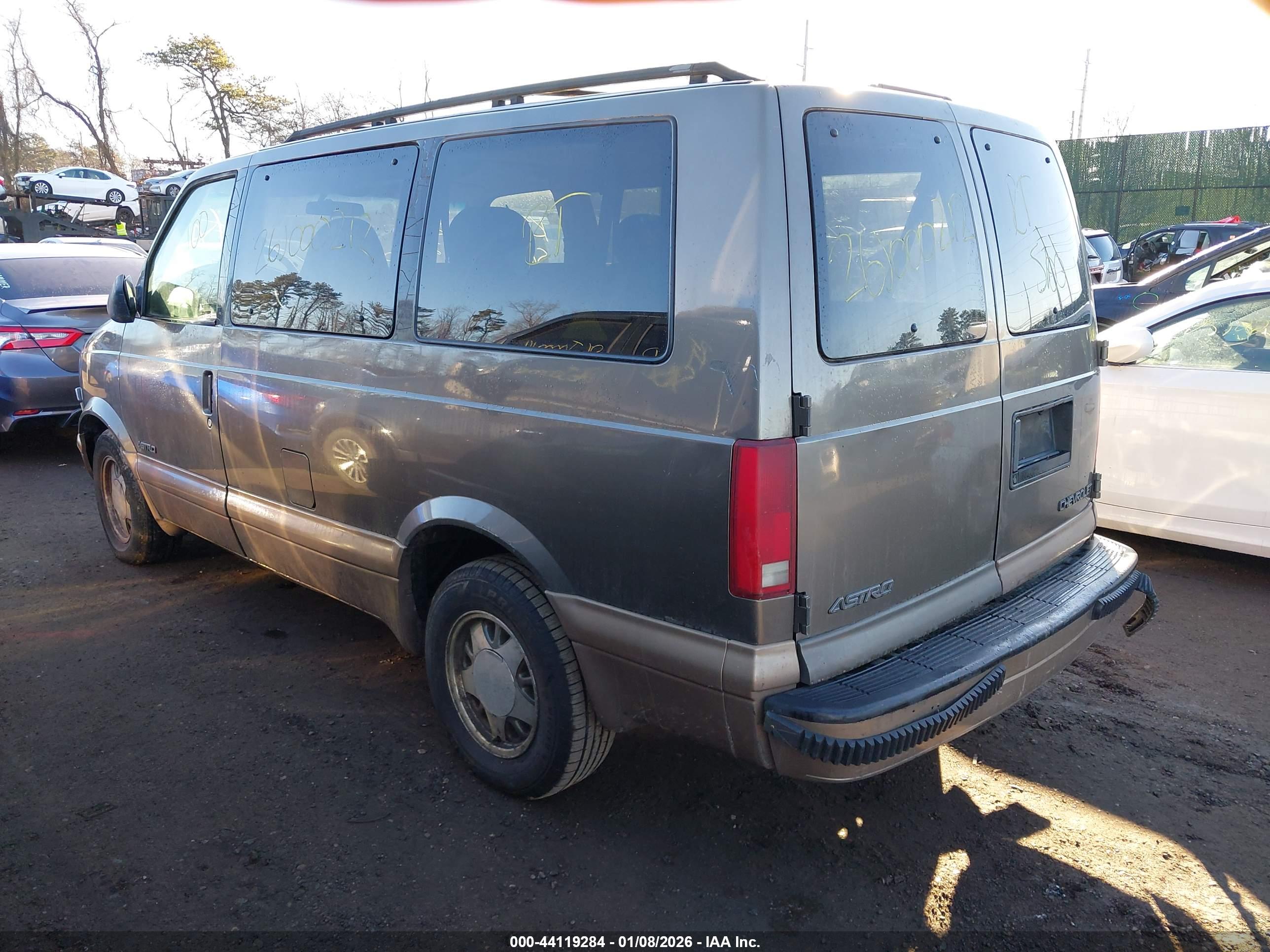 CHEVROLET ASTRO image 3