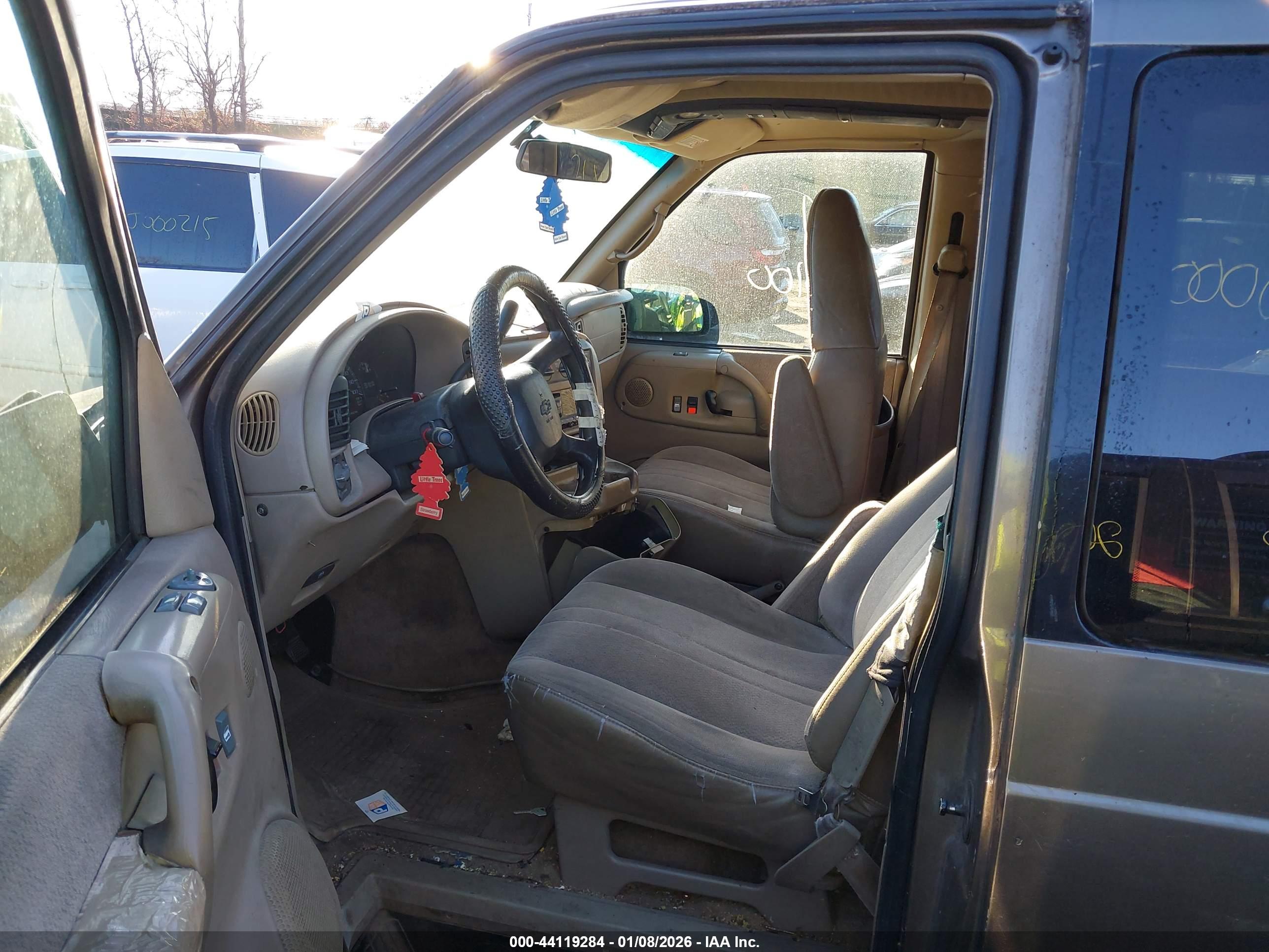 CHEVROLET ASTRO image 5