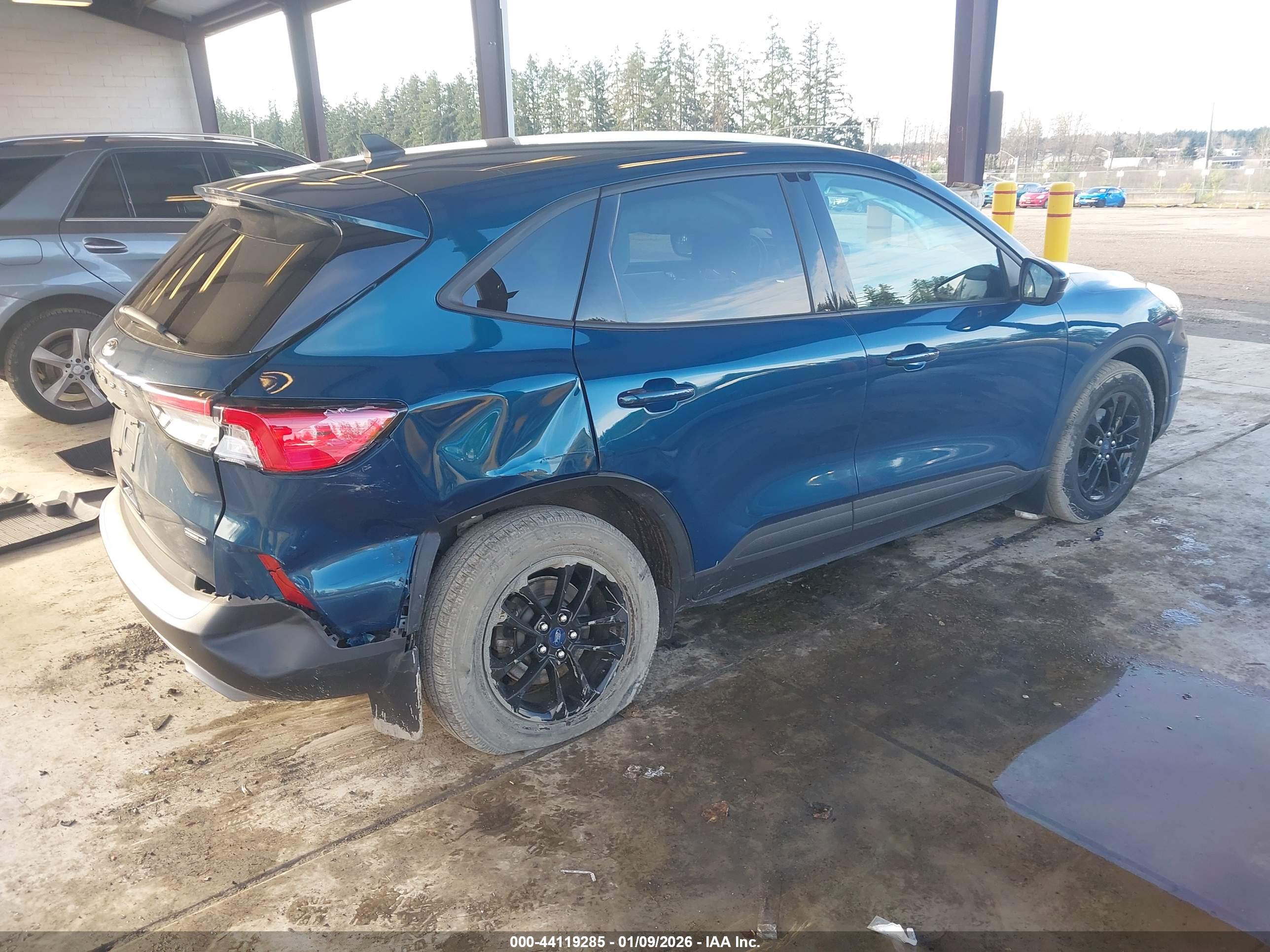 FORD ESCAPE image 4