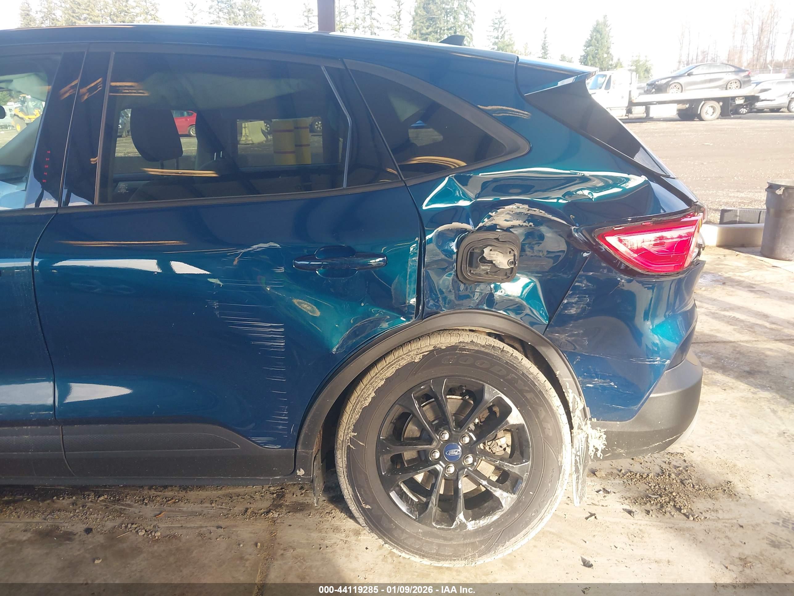 FORD ESCAPE image 6