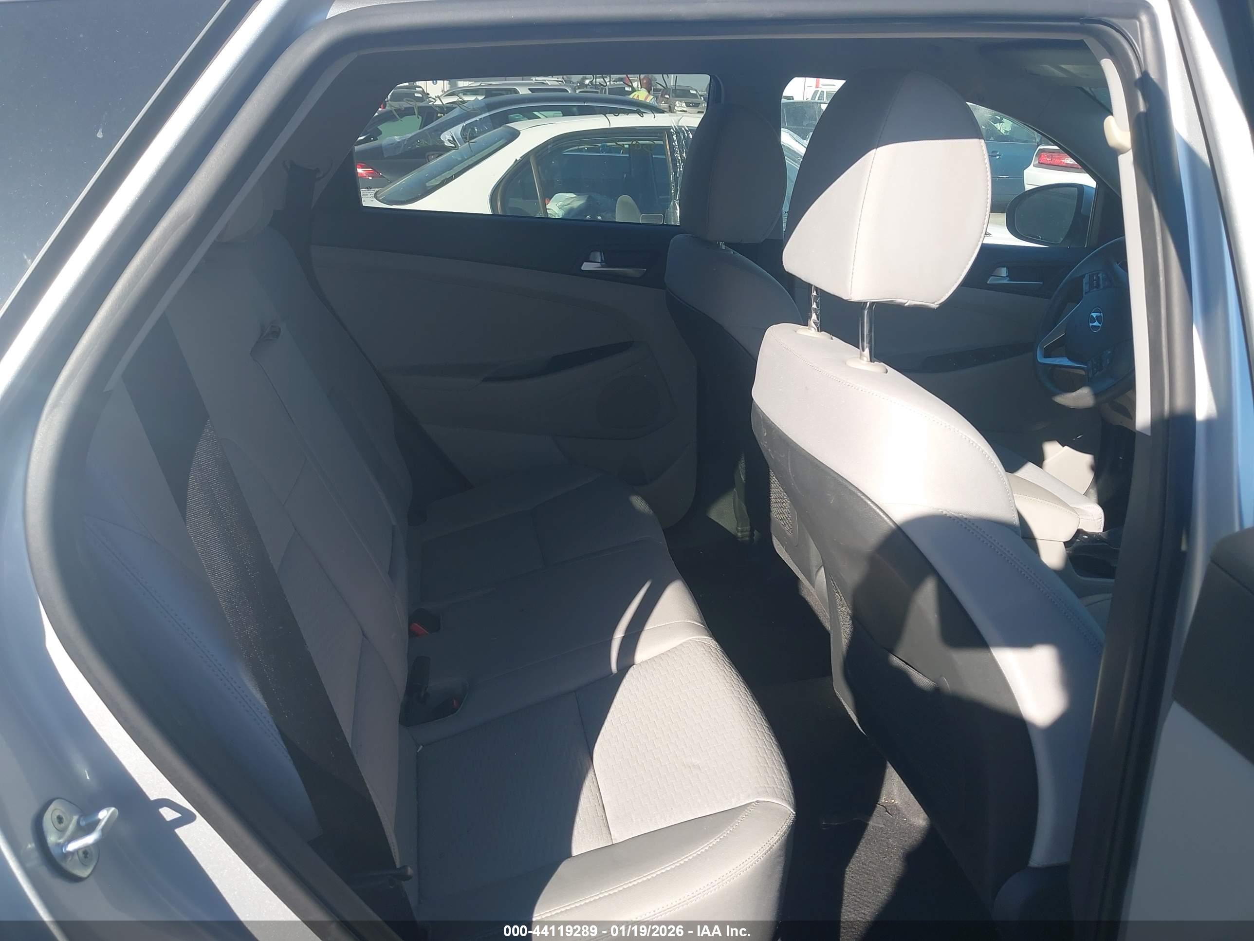 HYUNDAI TUCSON image 8
