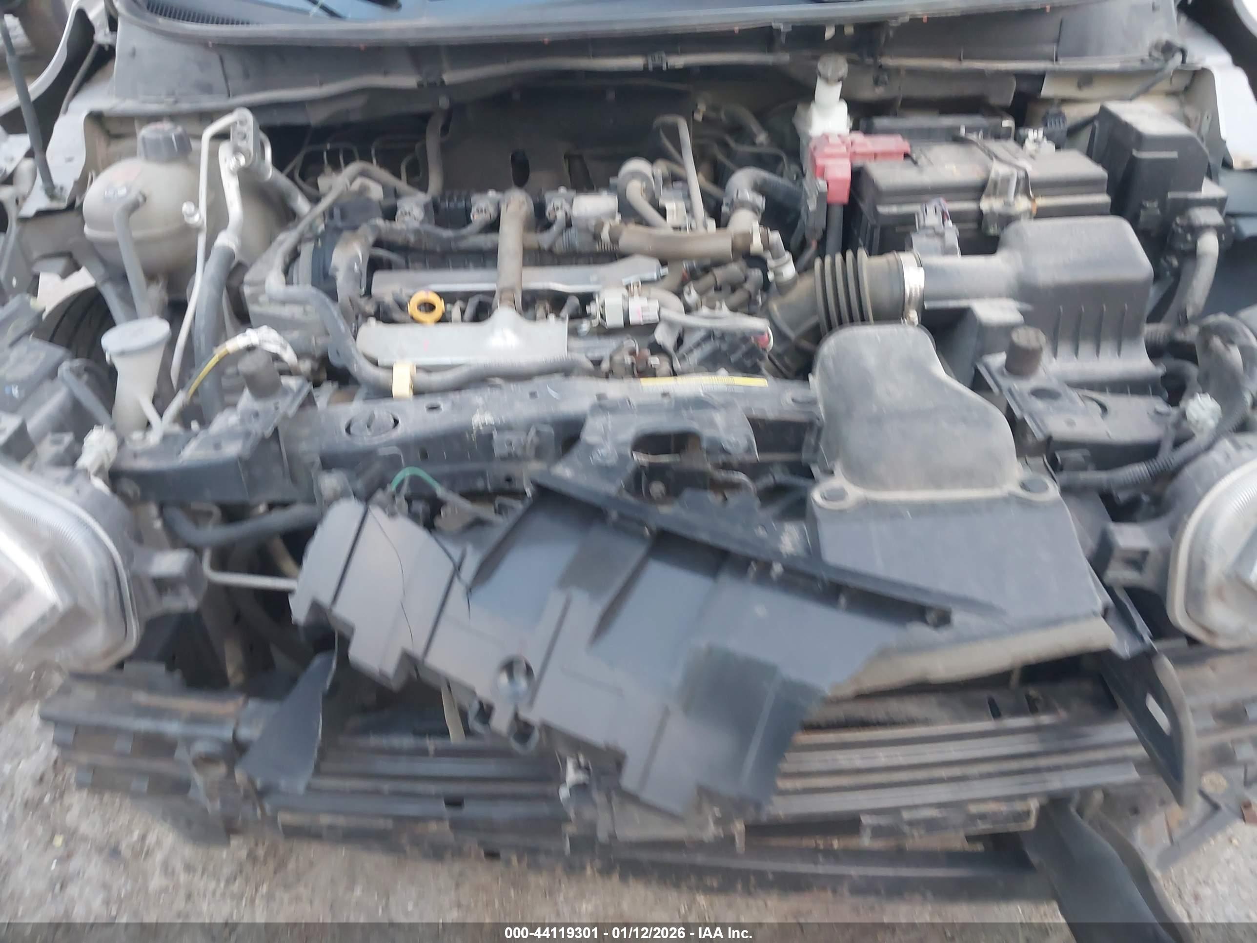 NISSAN VERSA image 10