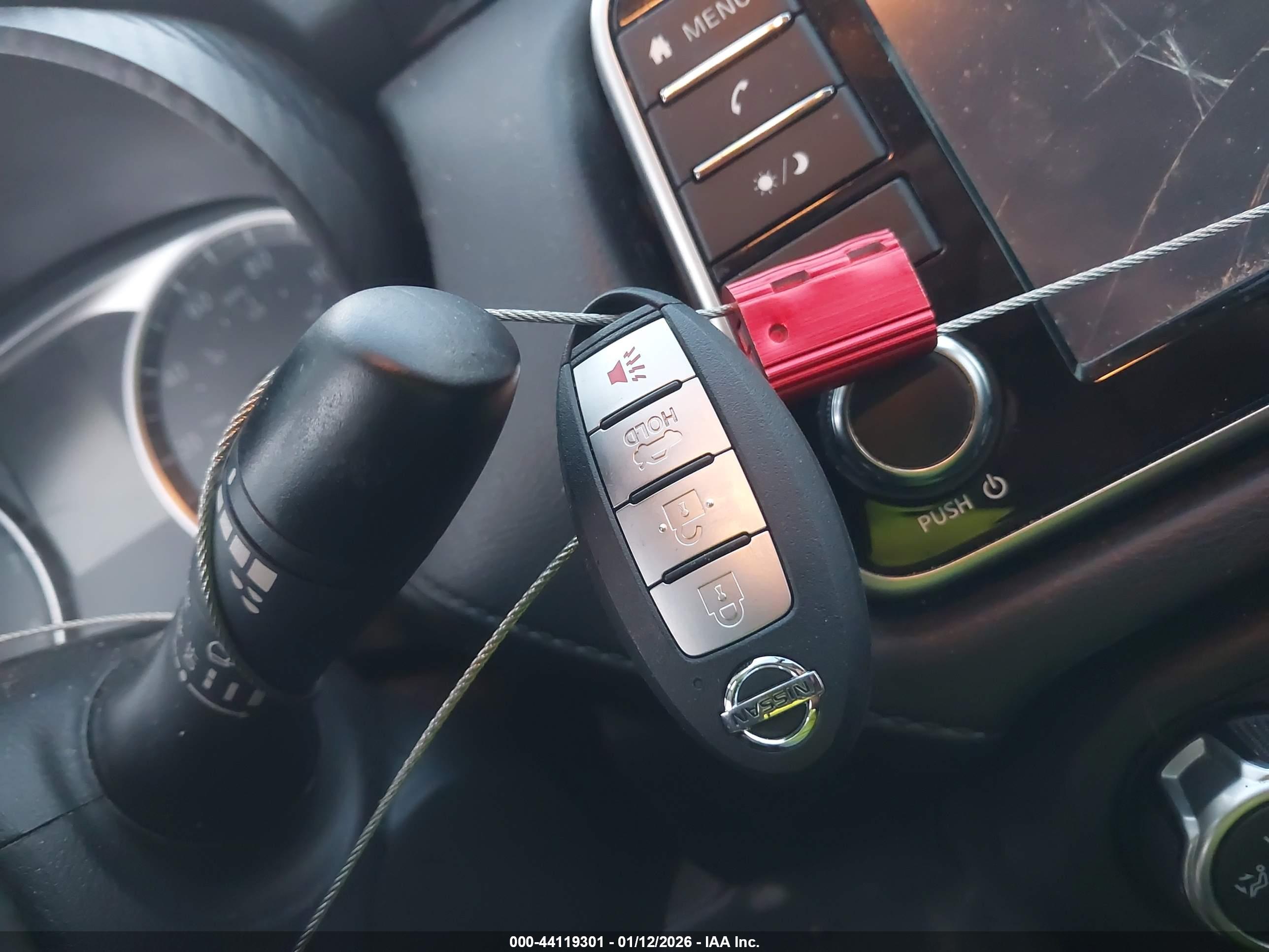 NISSAN VERSA image 11