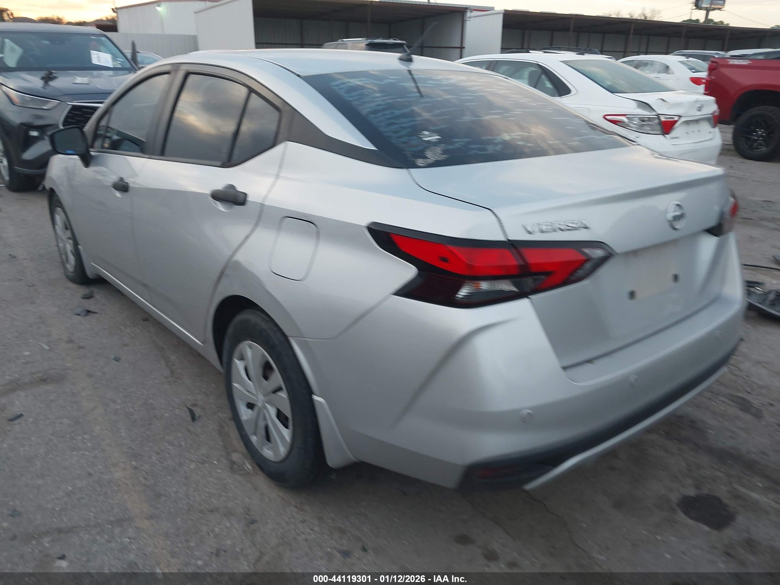 NISSAN VERSA image 3