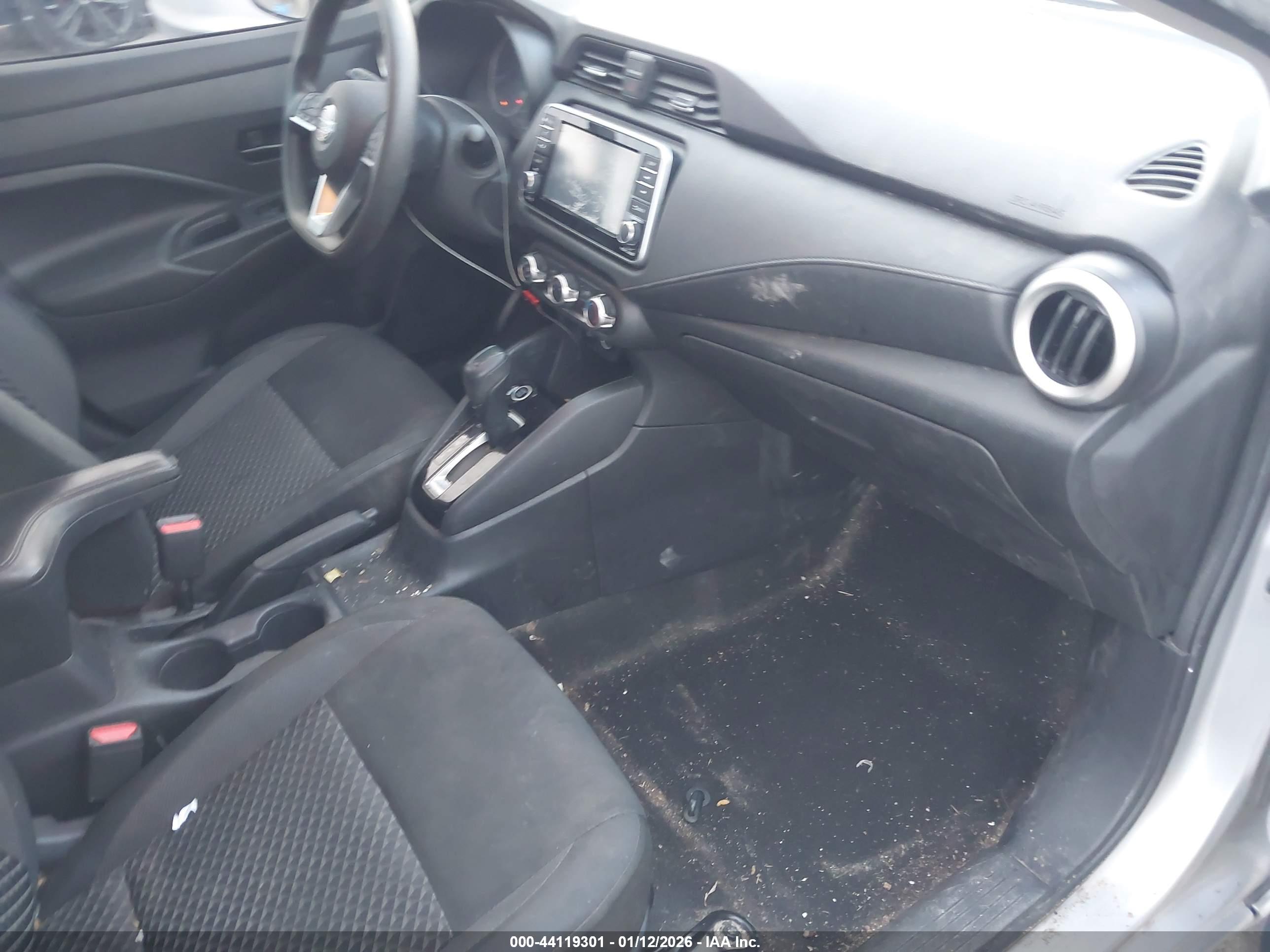 NISSAN VERSA image 5