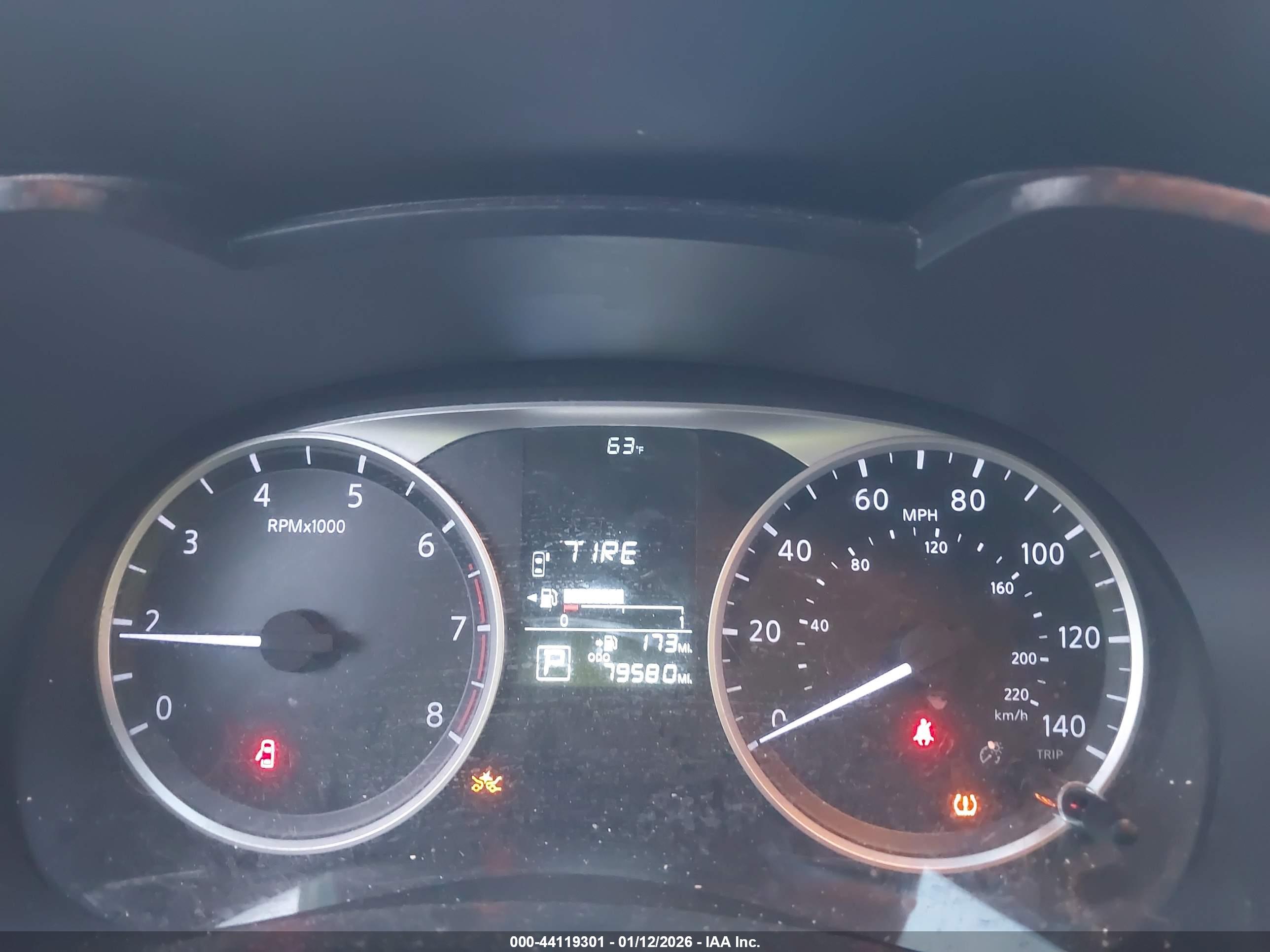 NISSAN VERSA image 7