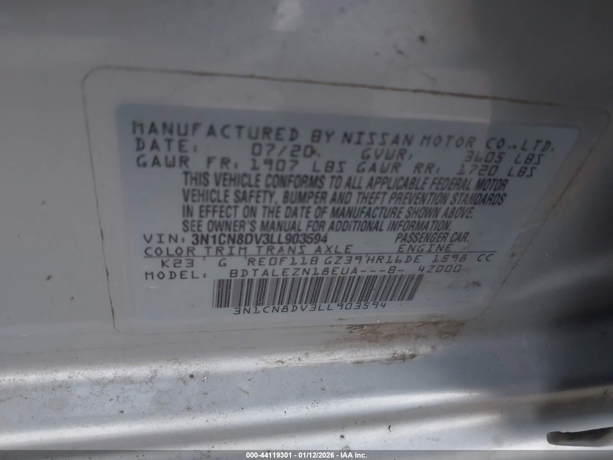 NISSAN VERSA image 9