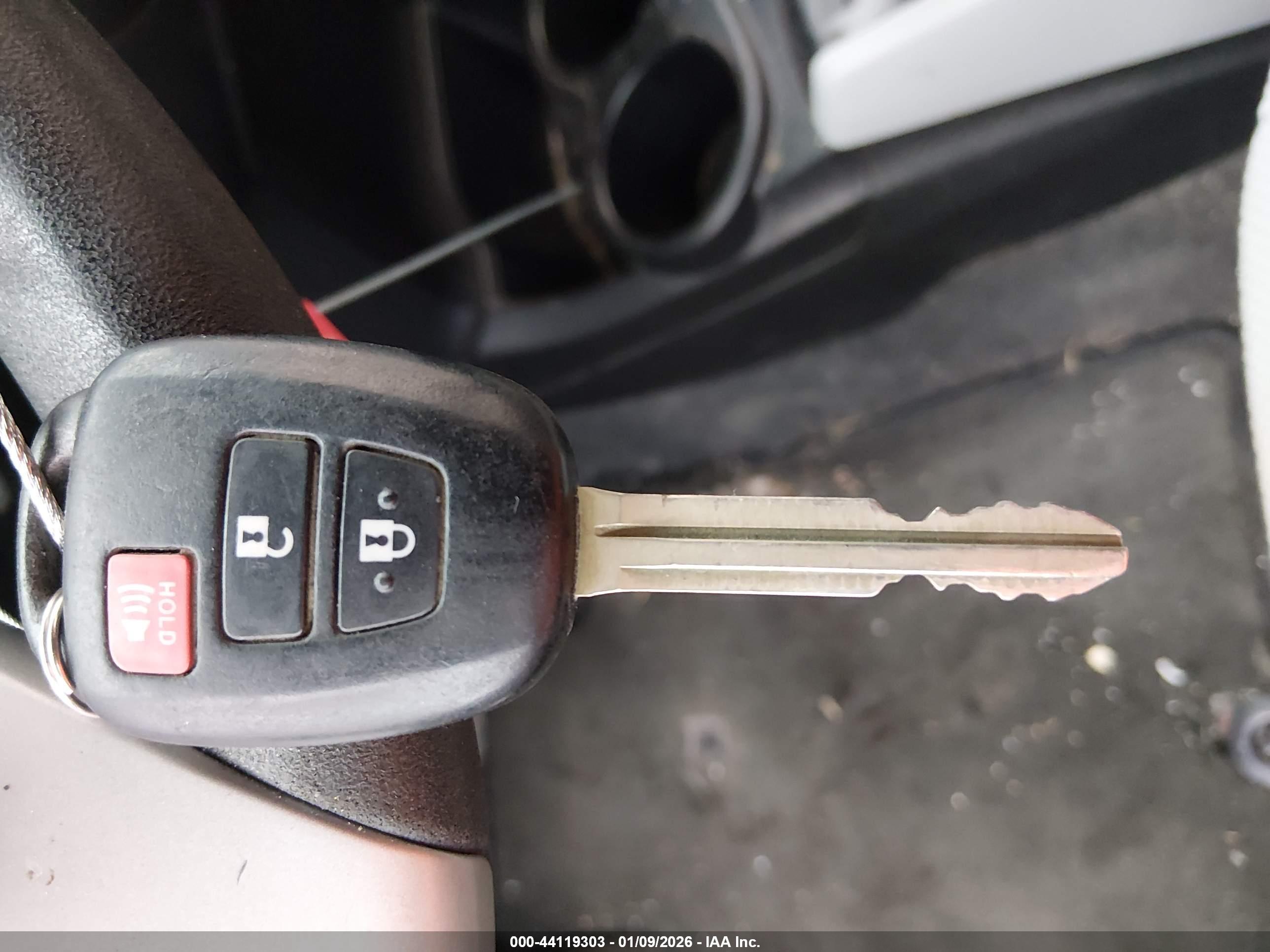 TOYOTA PRIUS image 11