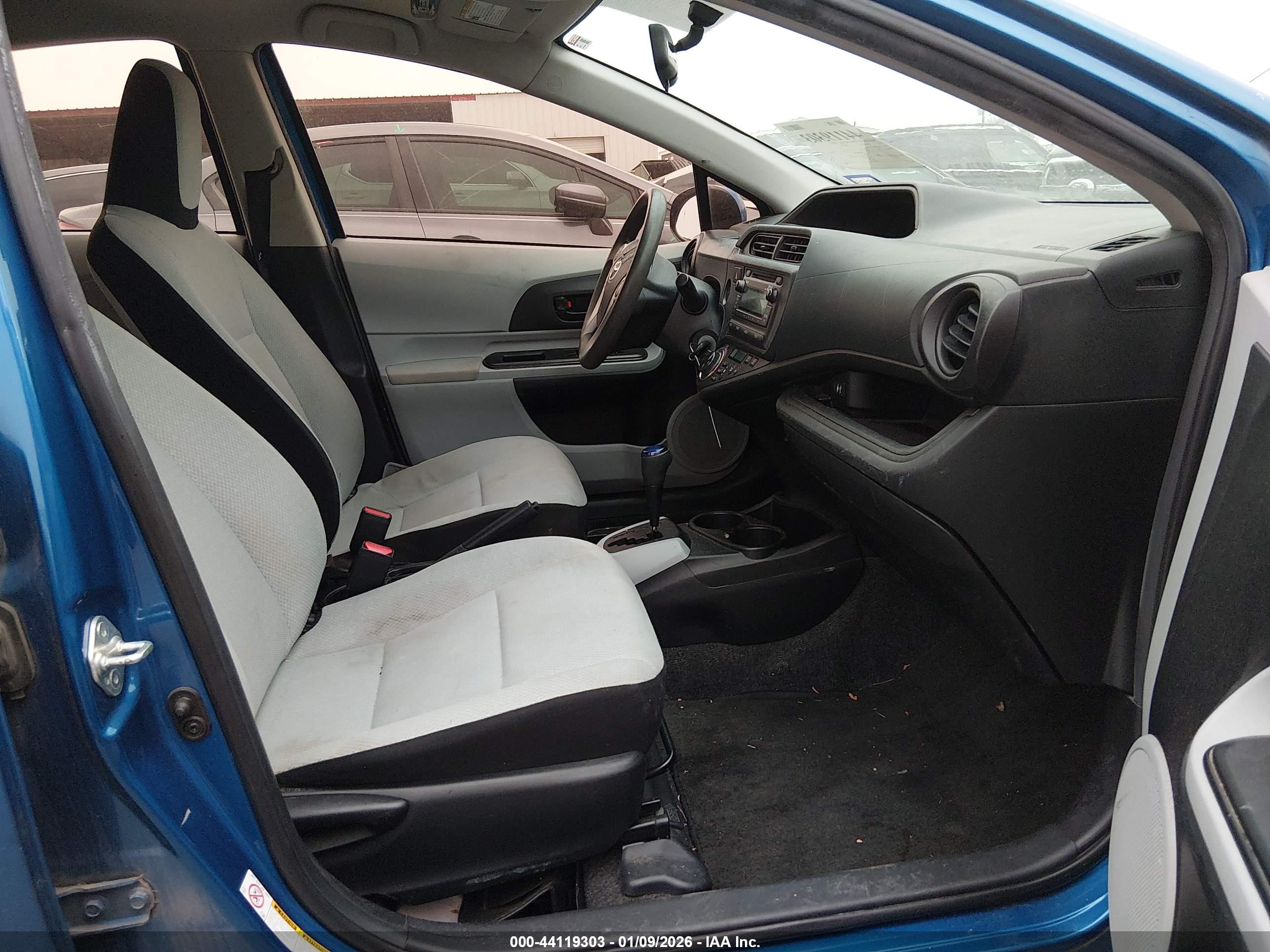 TOYOTA PRIUS image 5
