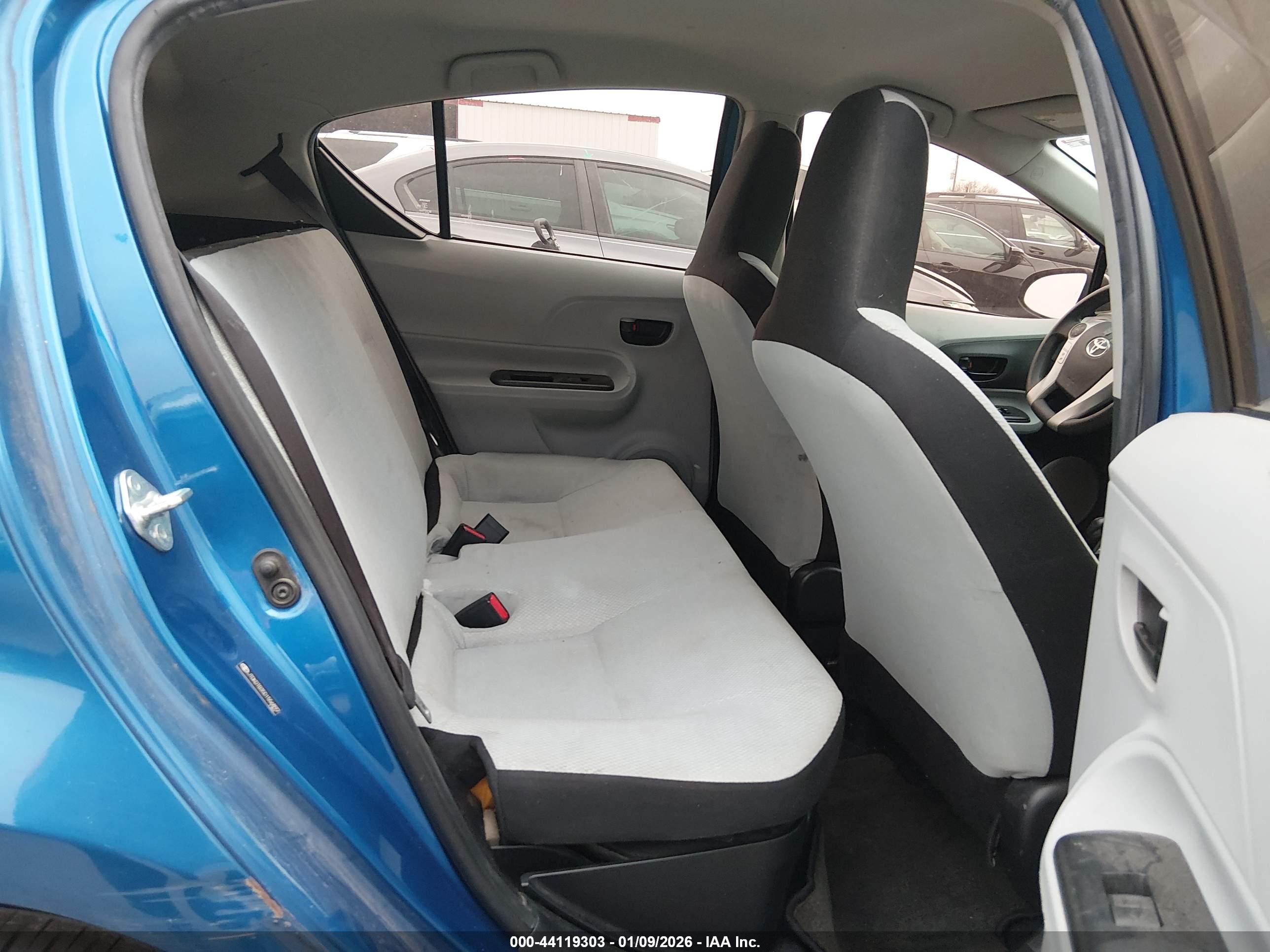 TOYOTA PRIUS image 8
