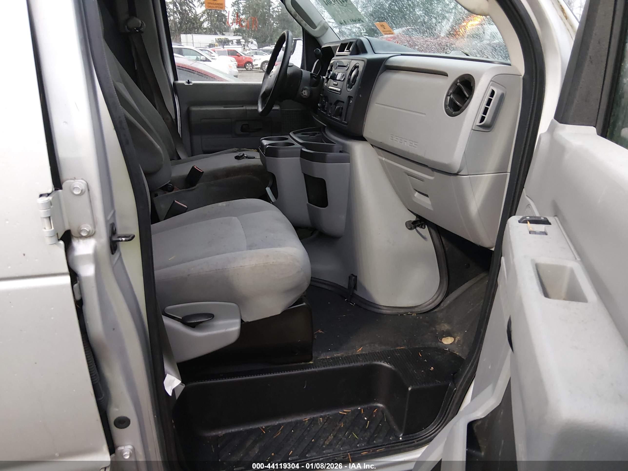 FORD E-150 image 5