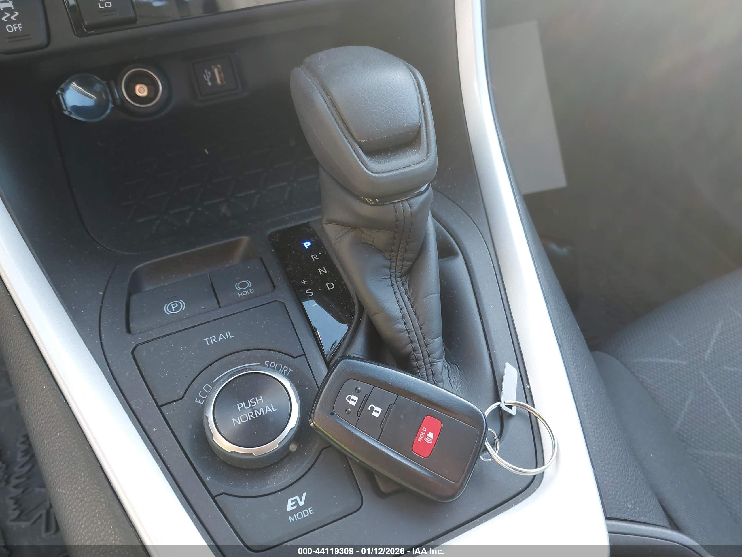 TOYOTA RAV4 image 11