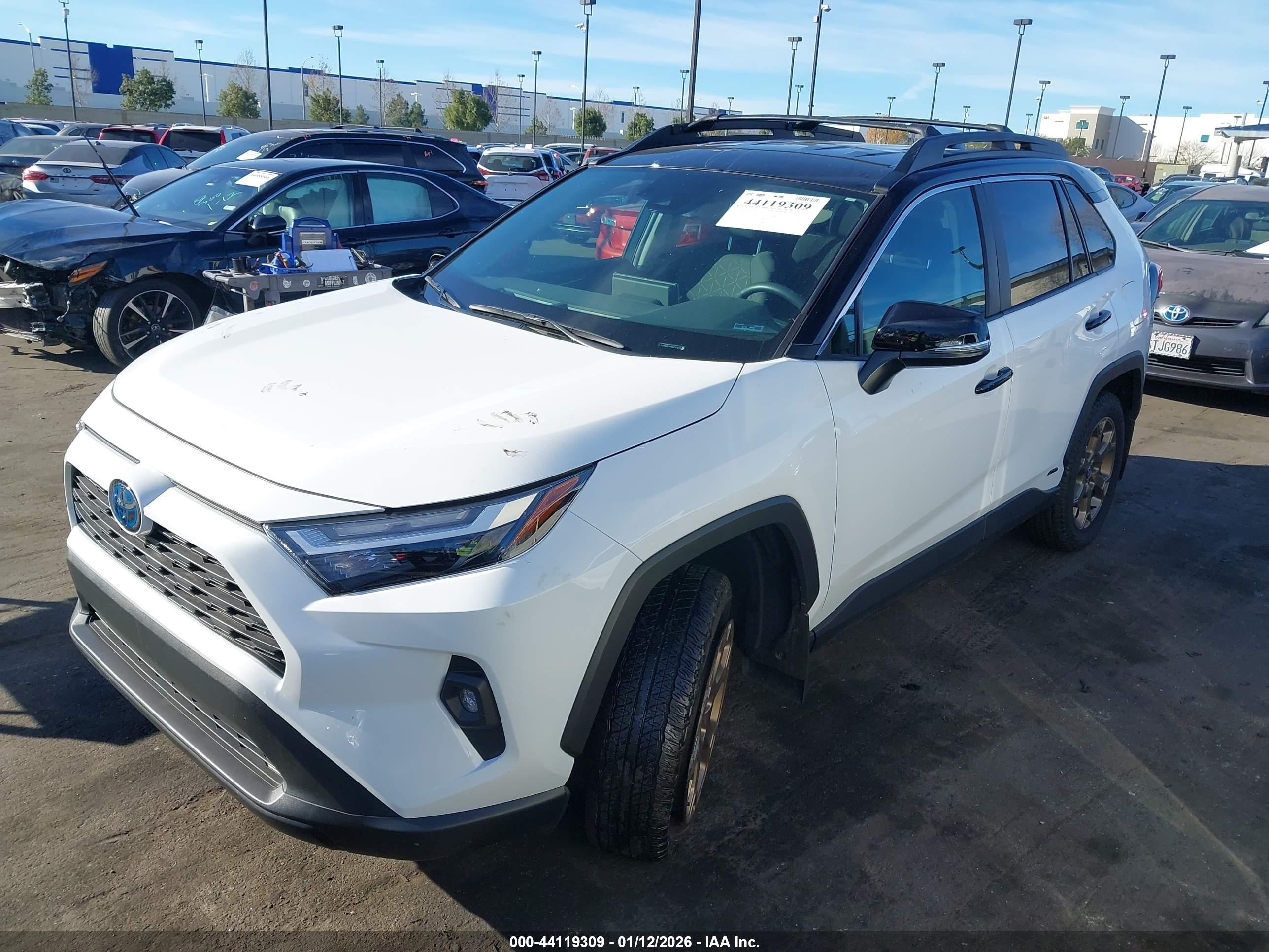 TOYOTA RAV4 image 2