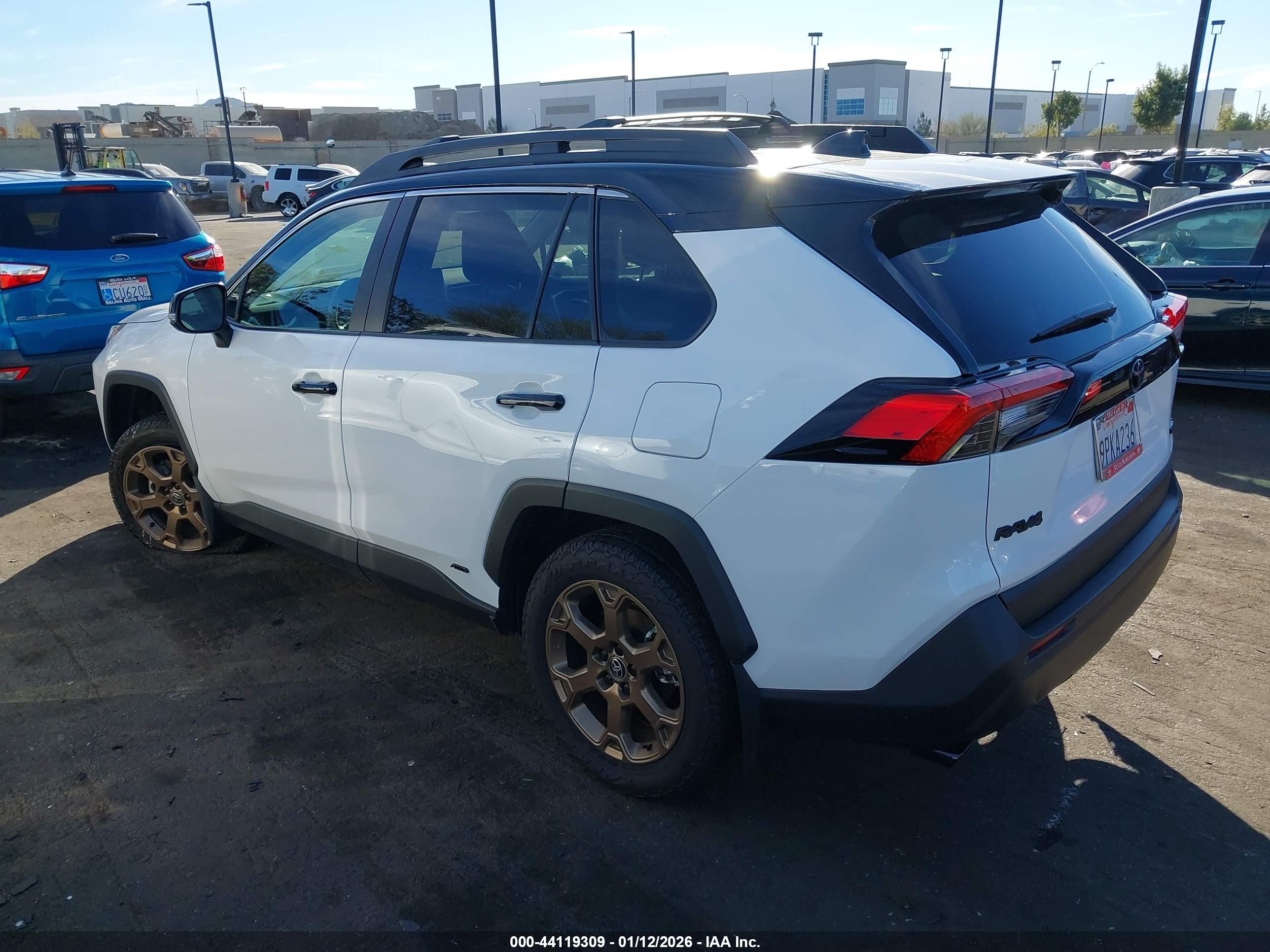 TOYOTA RAV4 image 3