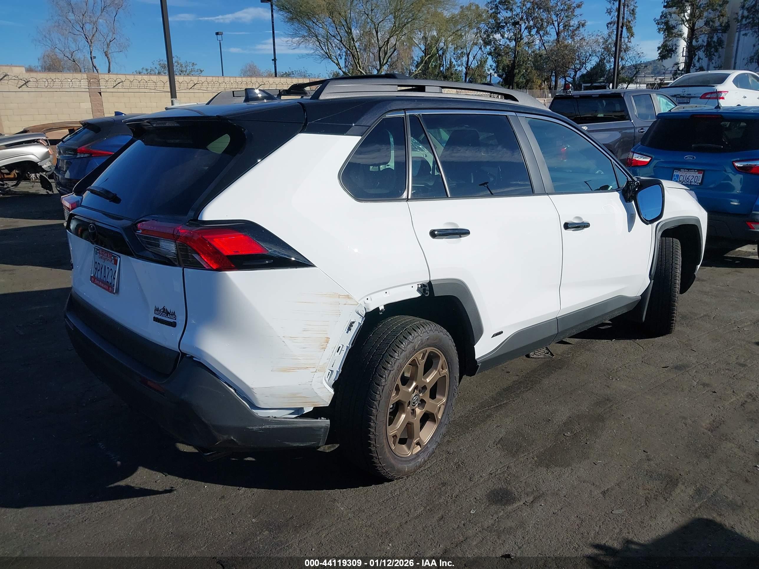 TOYOTA RAV4 image 4