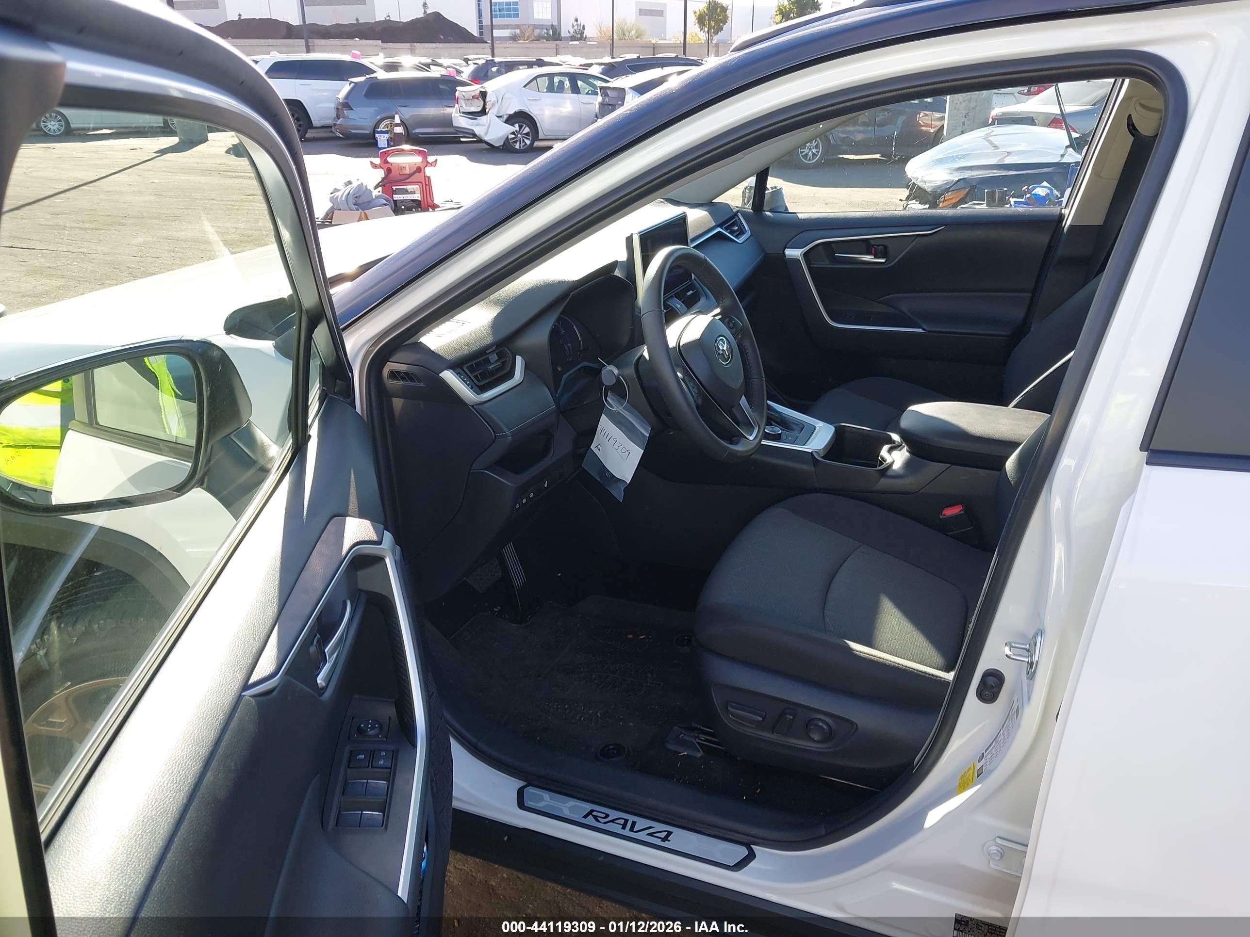TOYOTA RAV4 image 5