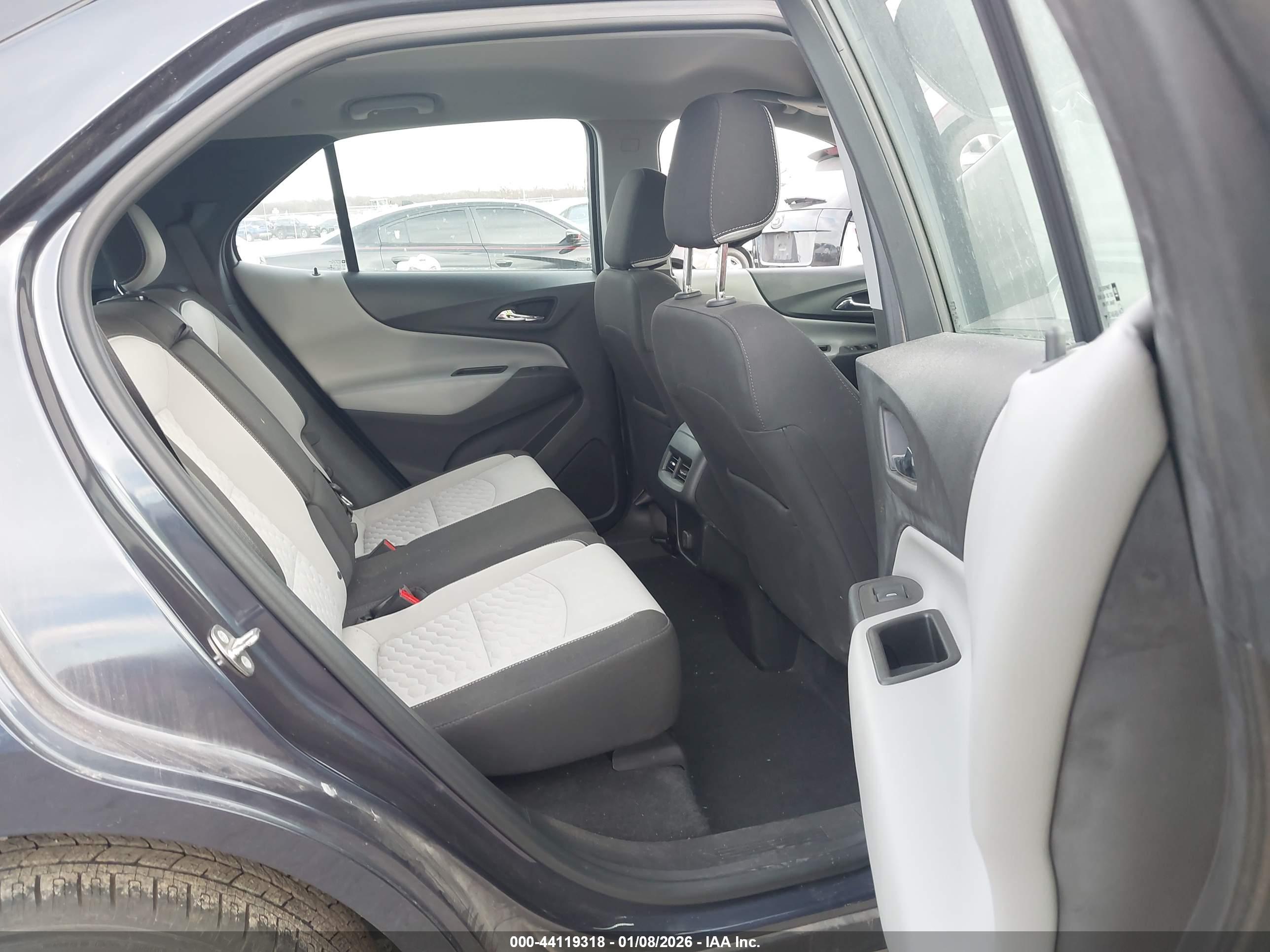CHEVROLET EQUINOX image 8