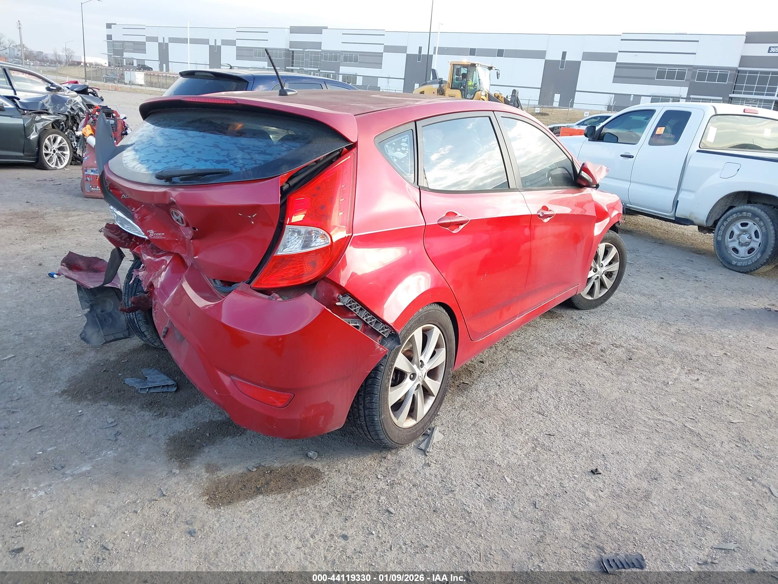 HYUNDAI ACCENT image 4