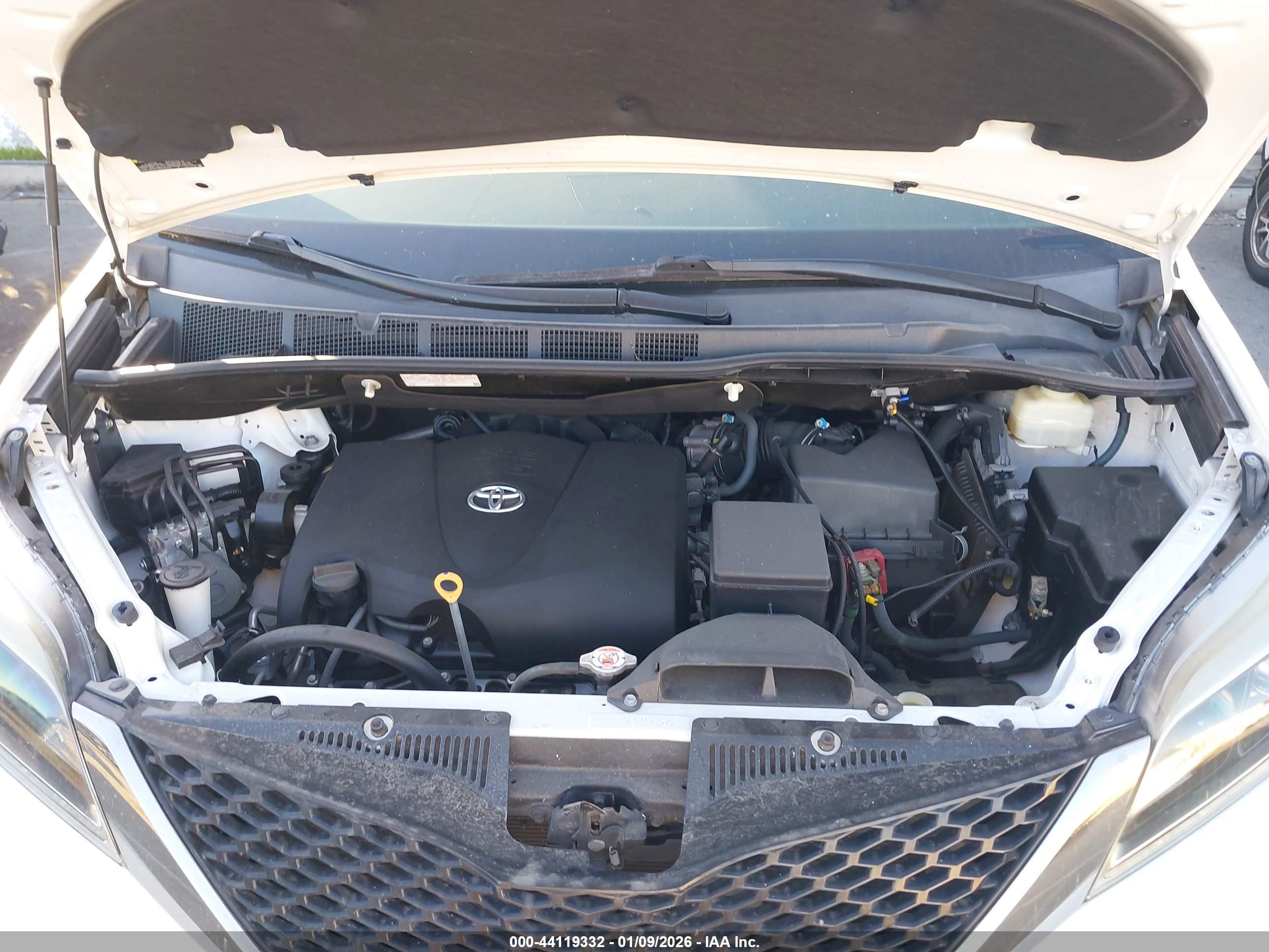 TOYOTA SIENNA image 10