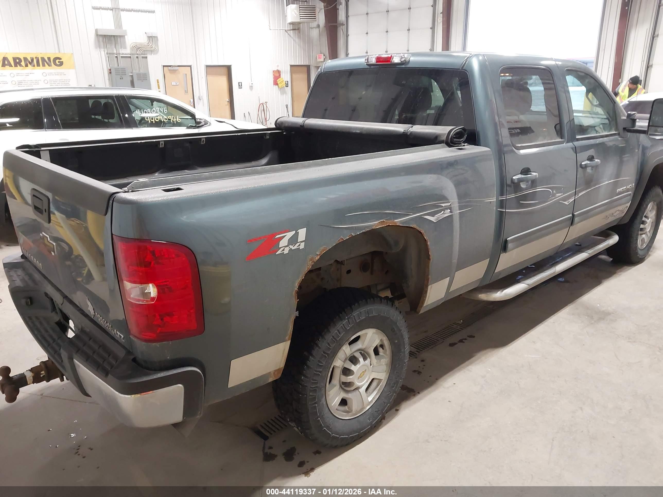 CHEVROLET SILVERADO image 4