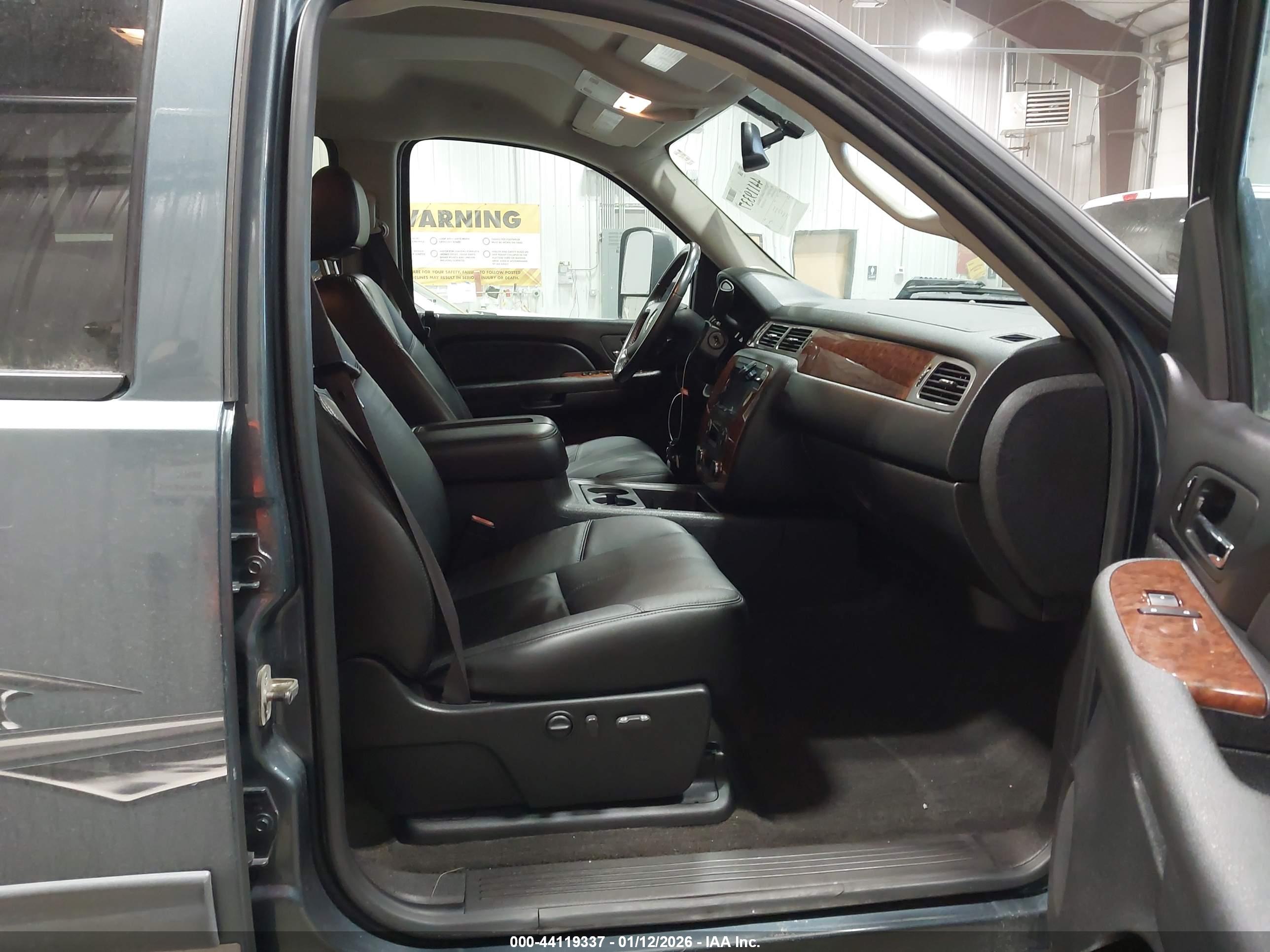 CHEVROLET SILVERADO image 5