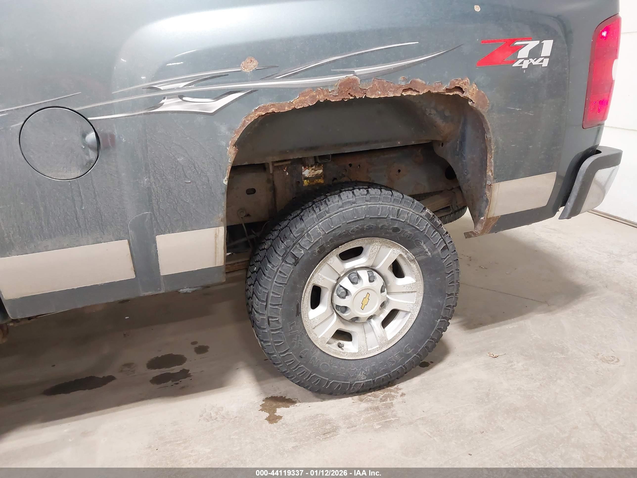 CHEVROLET SILVERADO image 6