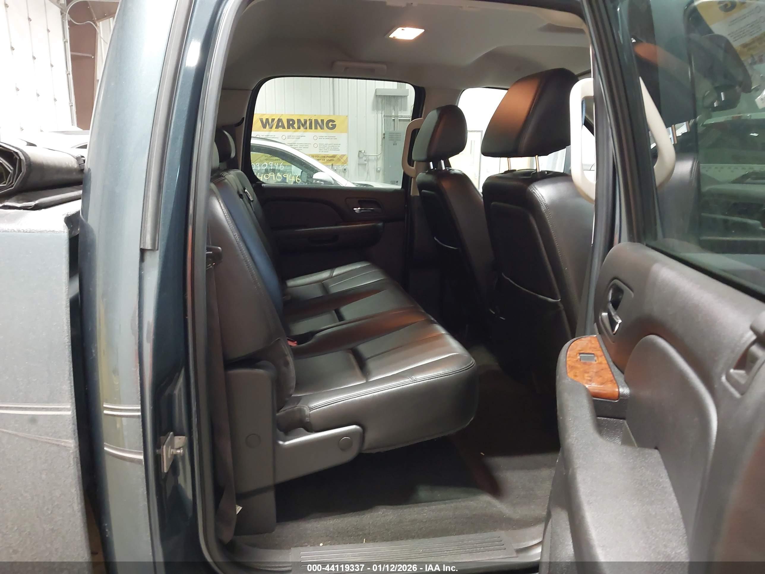 CHEVROLET SILVERADO image 8
