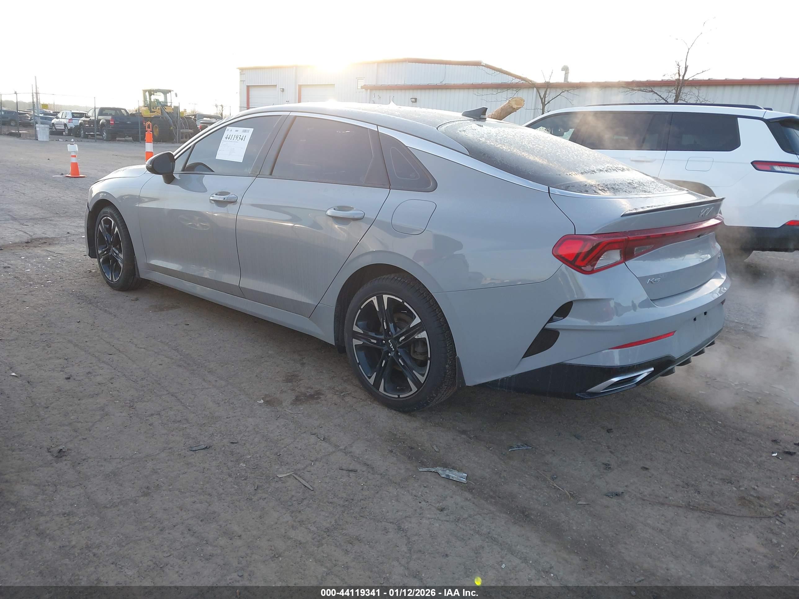 KIA K5 image 3