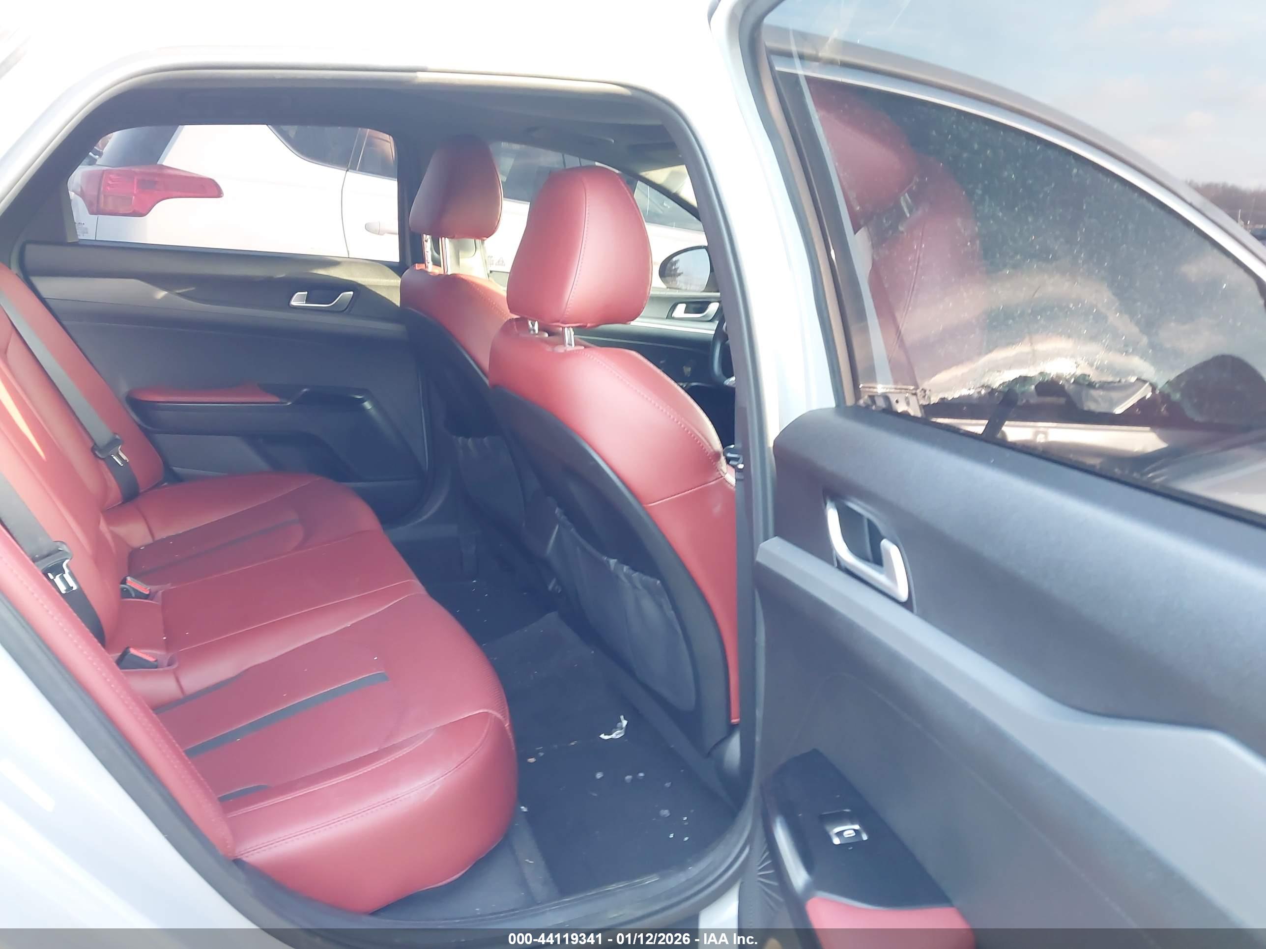 KIA K5 image 8