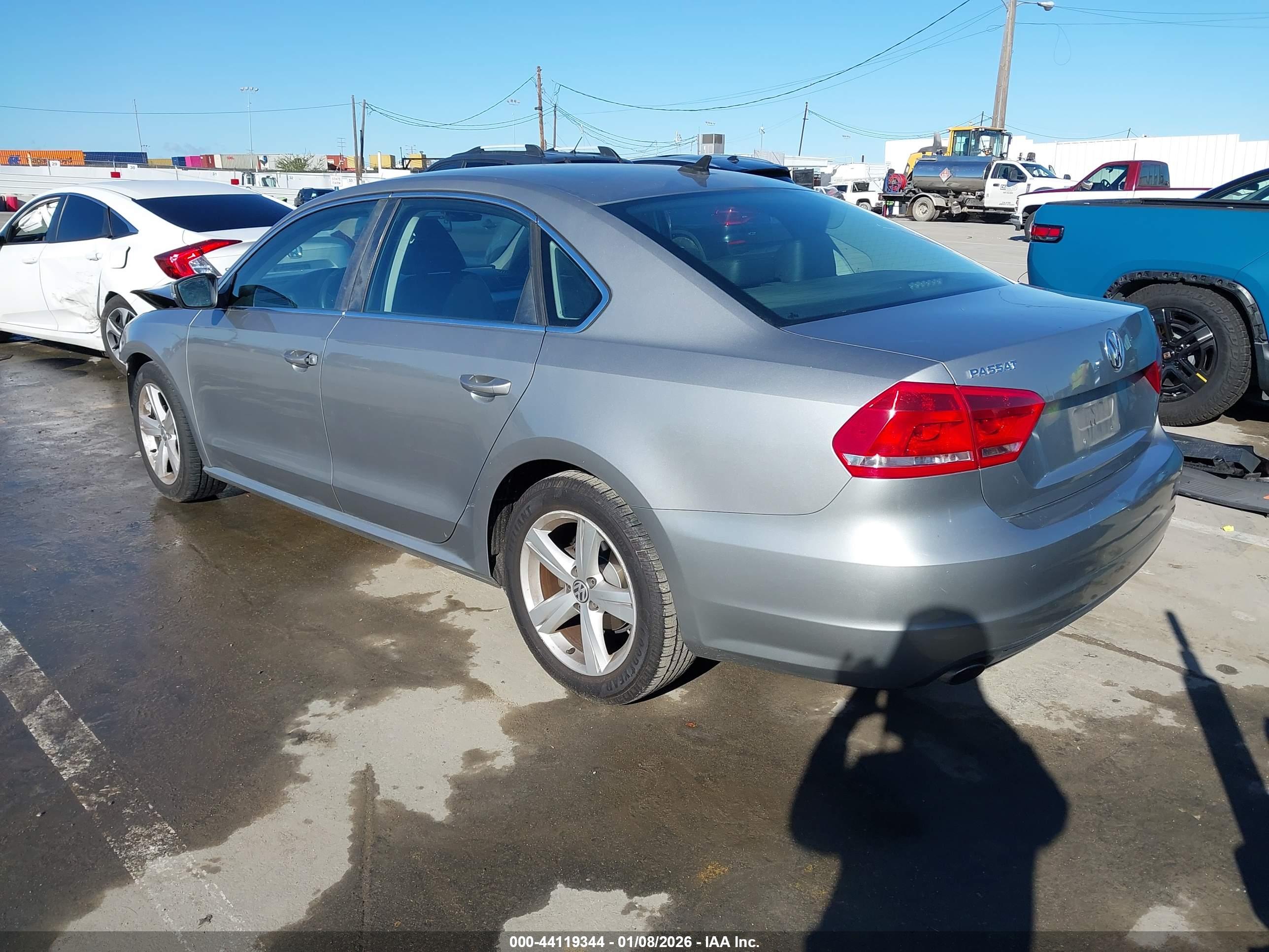 VOLKSWAGEN PASSAT image 3