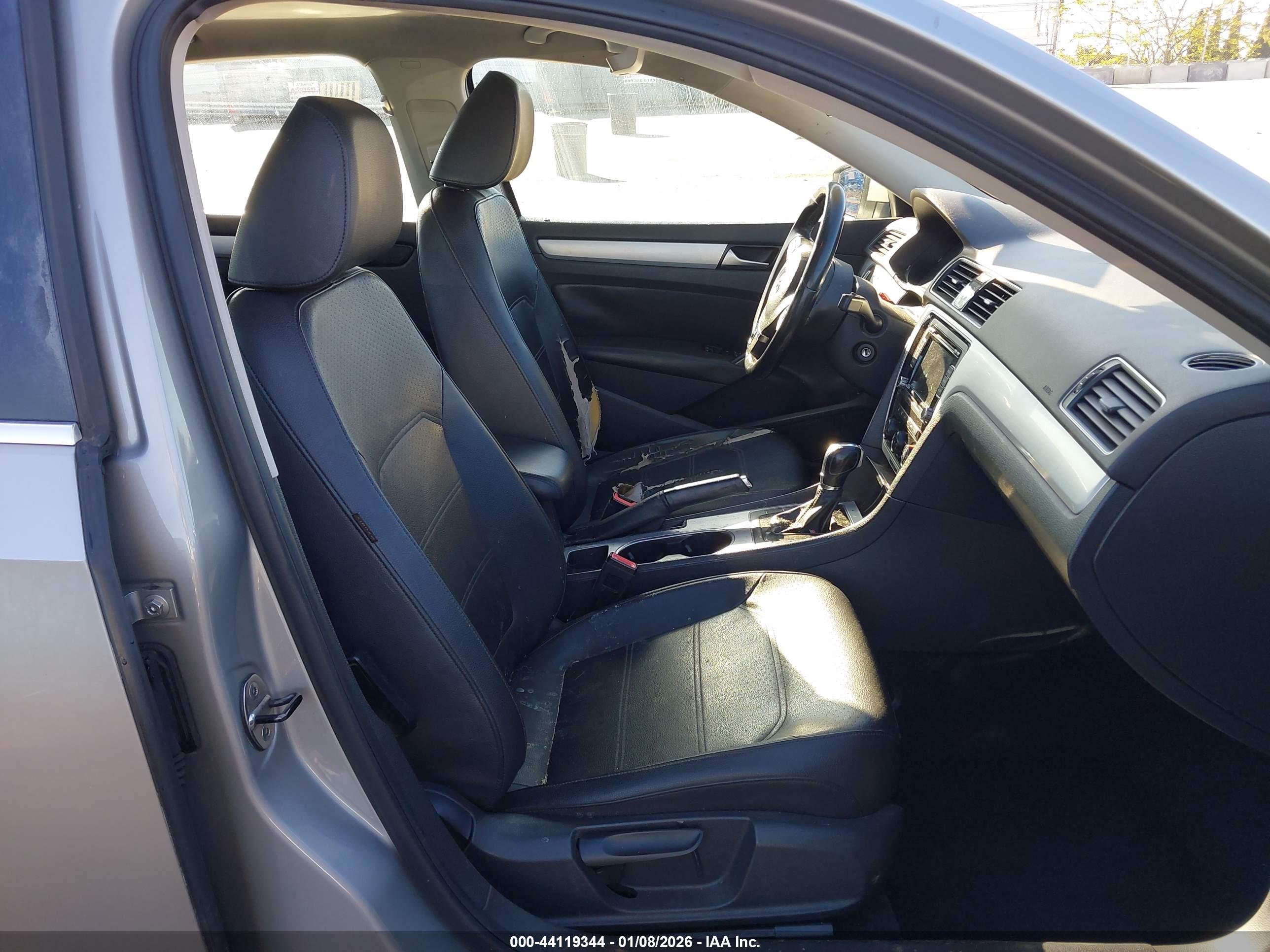 VOLKSWAGEN PASSAT image 5